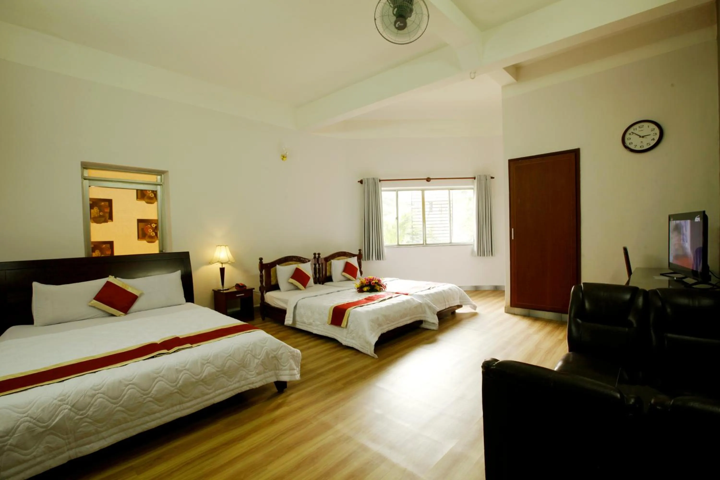 Photo of the whole room, Bed in Tan Da Hotel