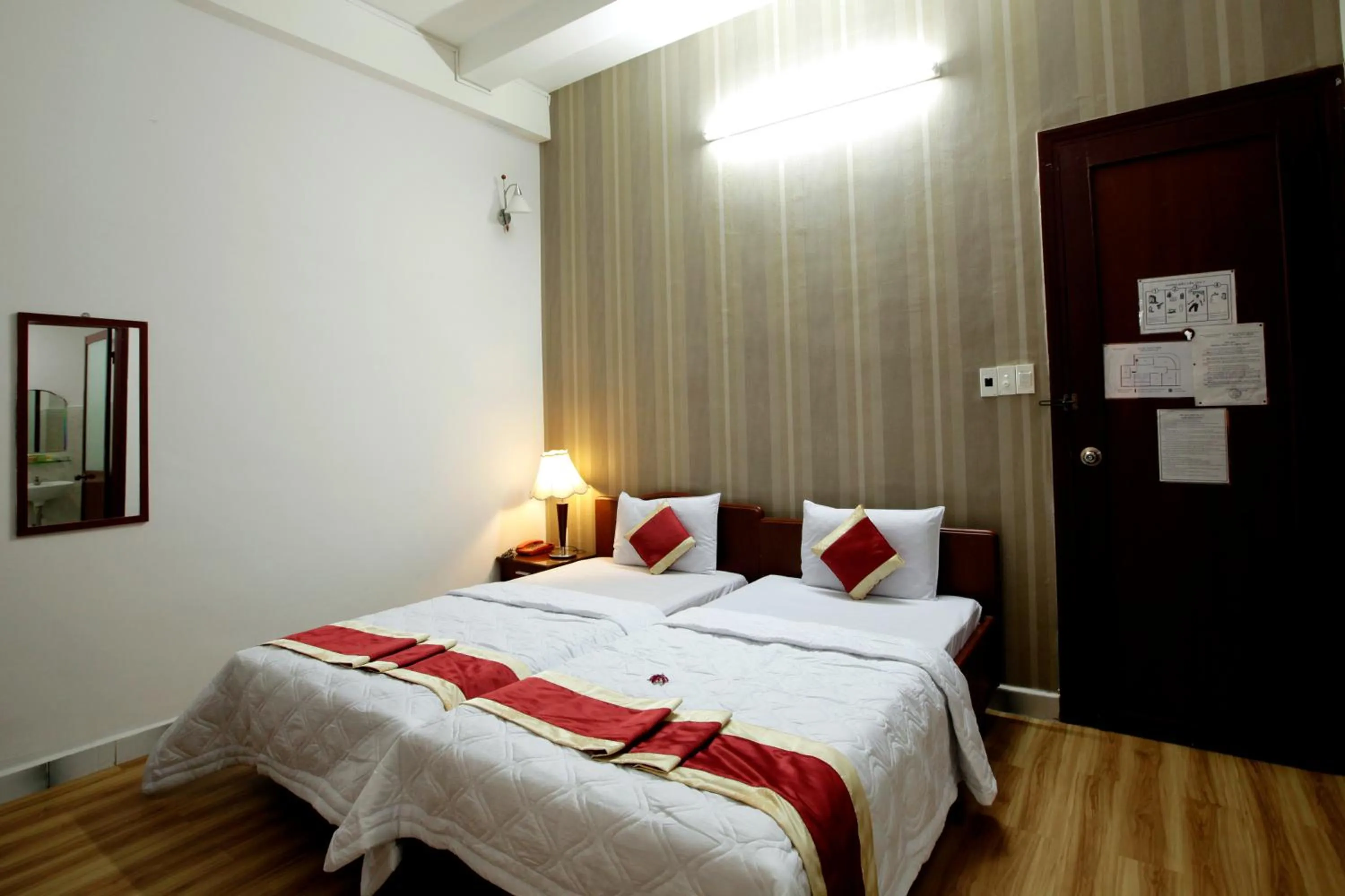 Photo of the whole room, Bed in Tan Da Hotel