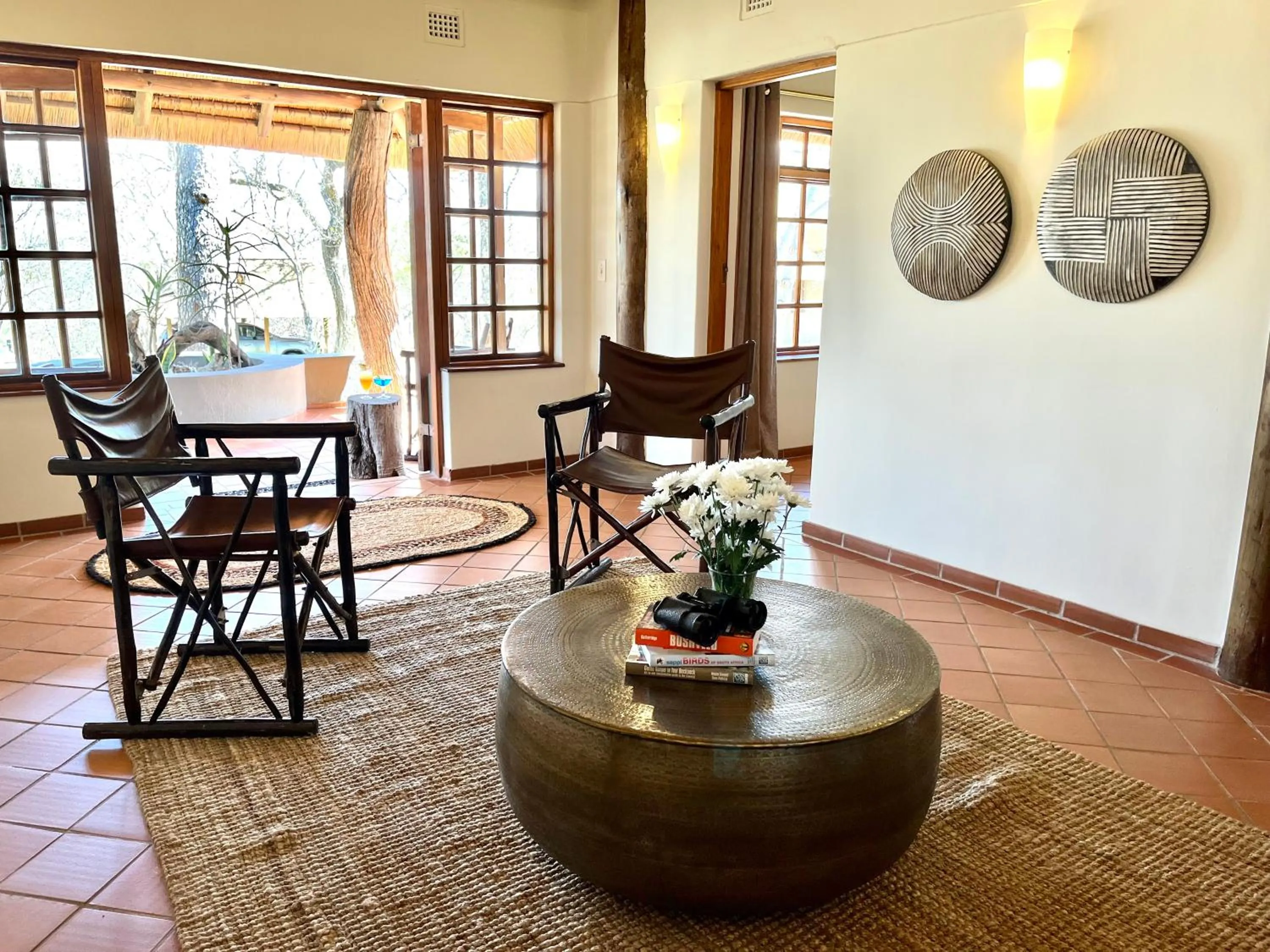 Living room in MILIMA Big 5 Safari Lodge