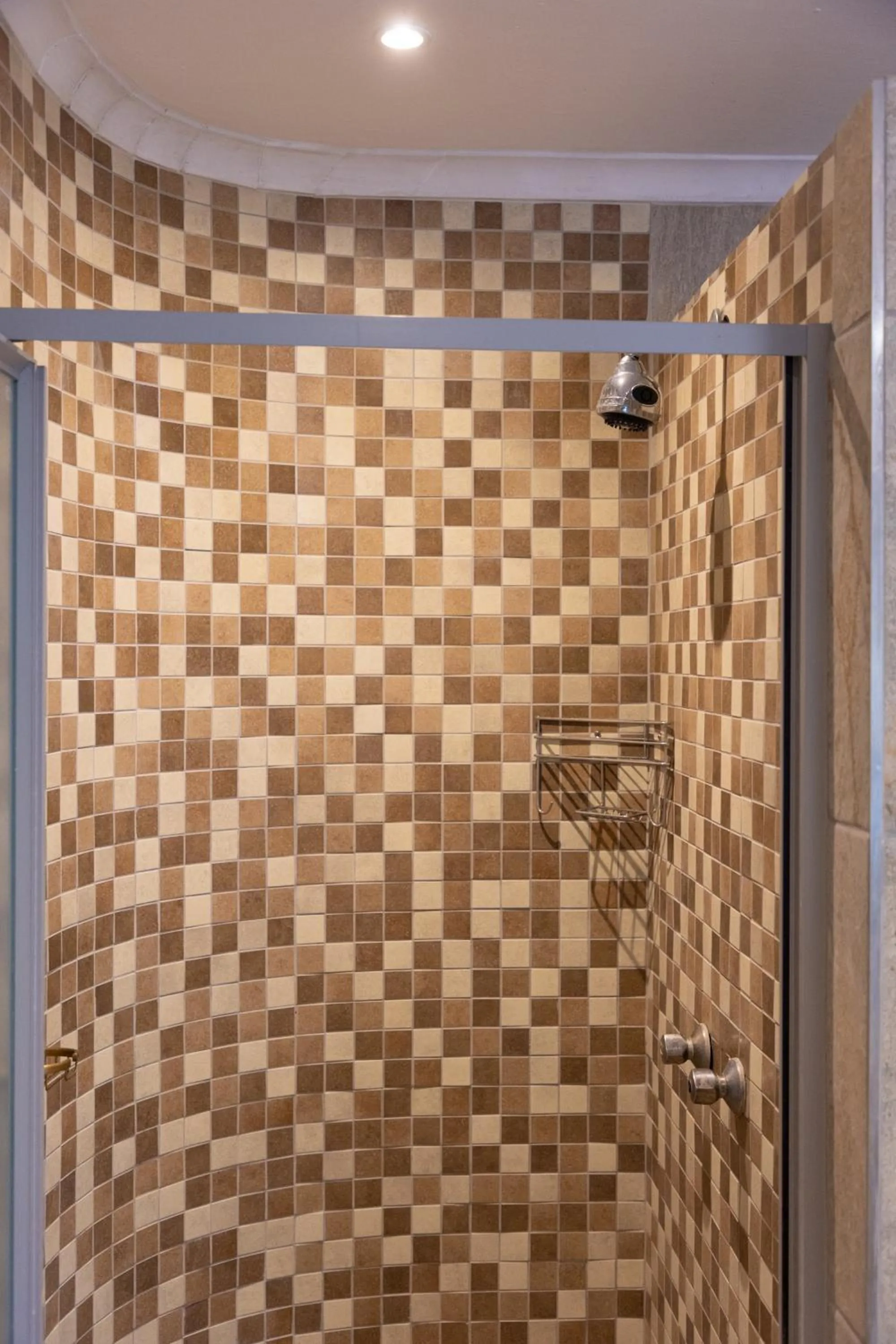 Shower in MILIMA Big 5 Safari Lodge