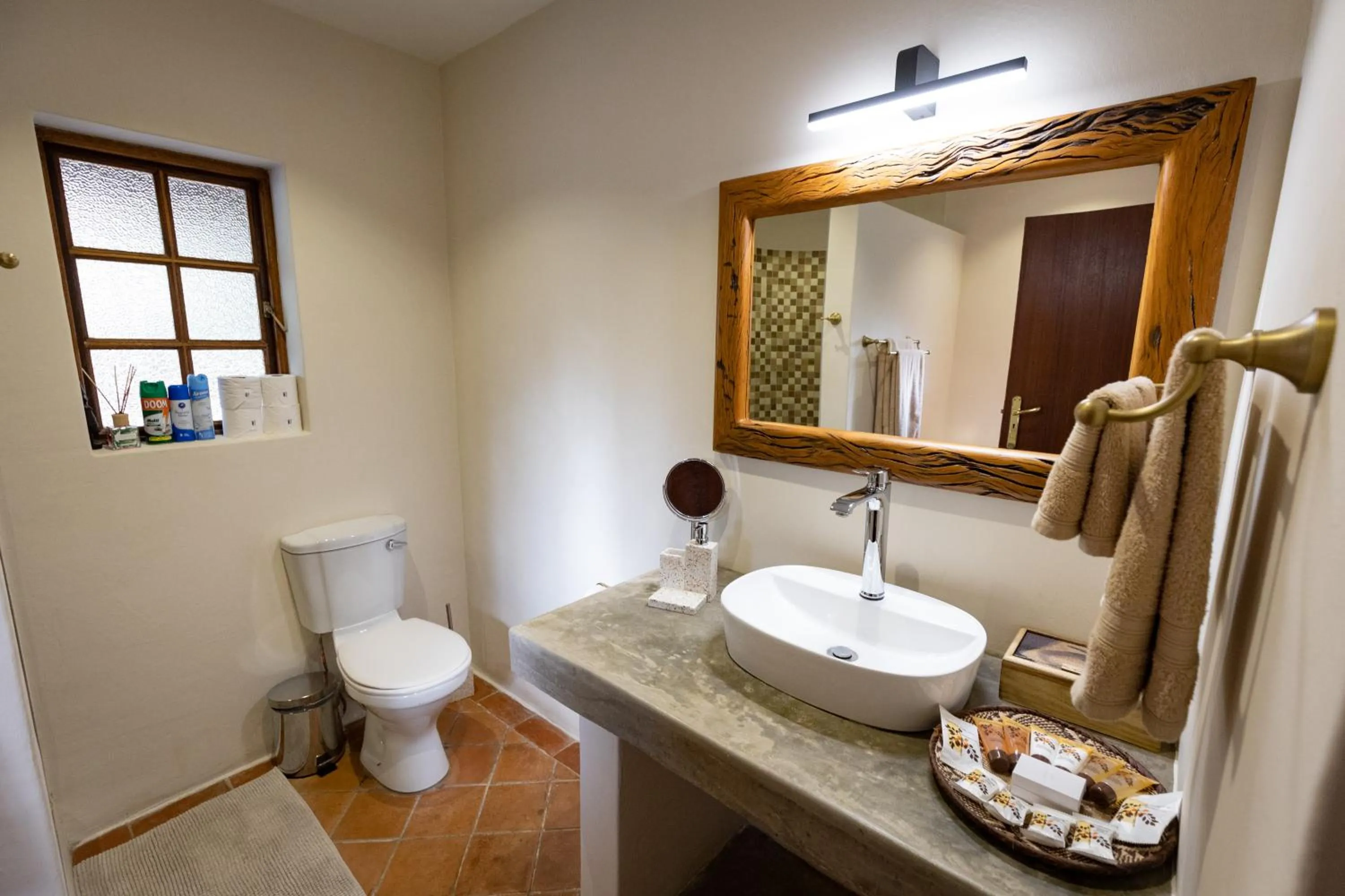 Shower in MILIMA Big 5 Safari Lodge