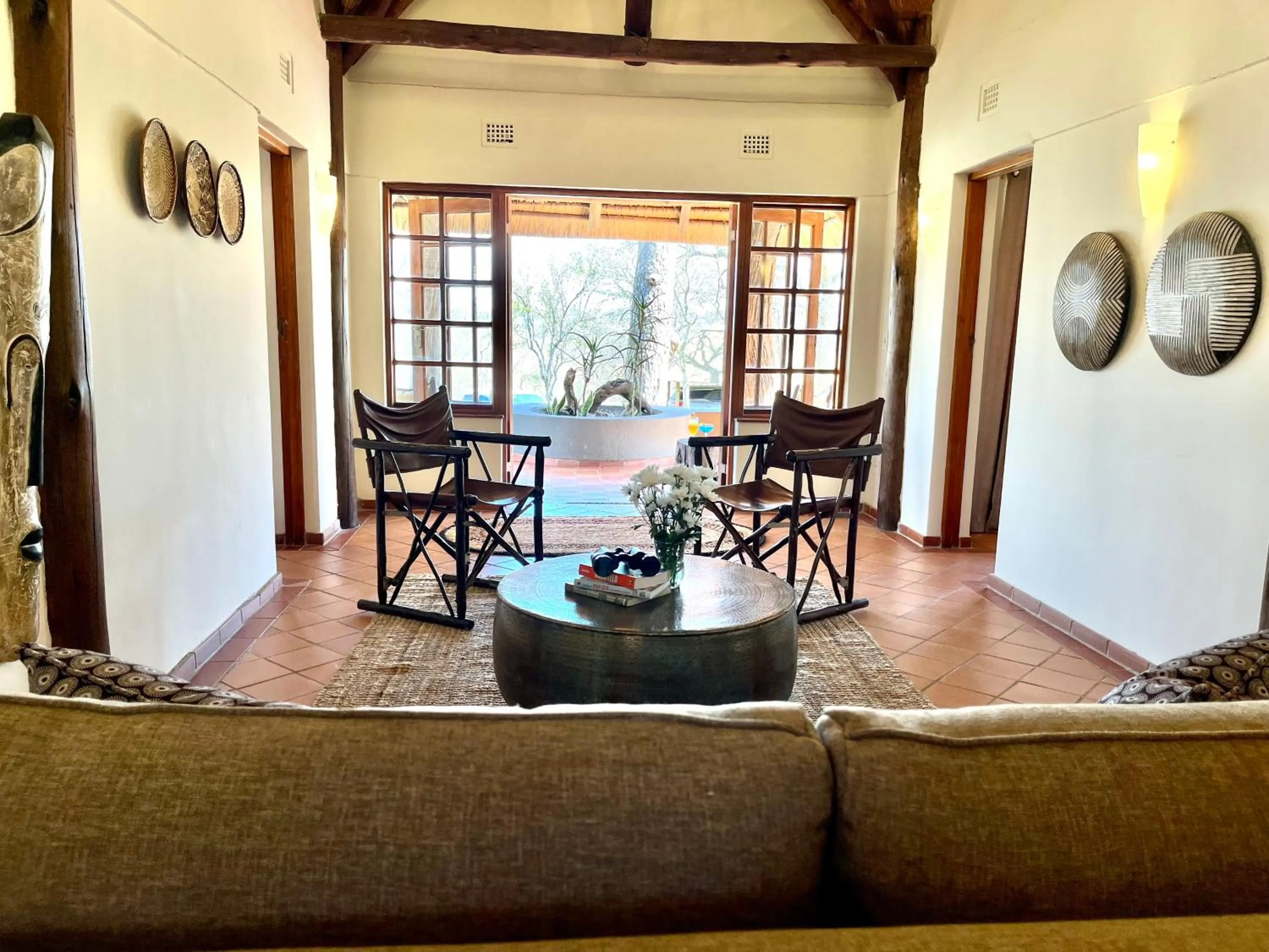 Living room in MILIMA Big 5 Safari Lodge