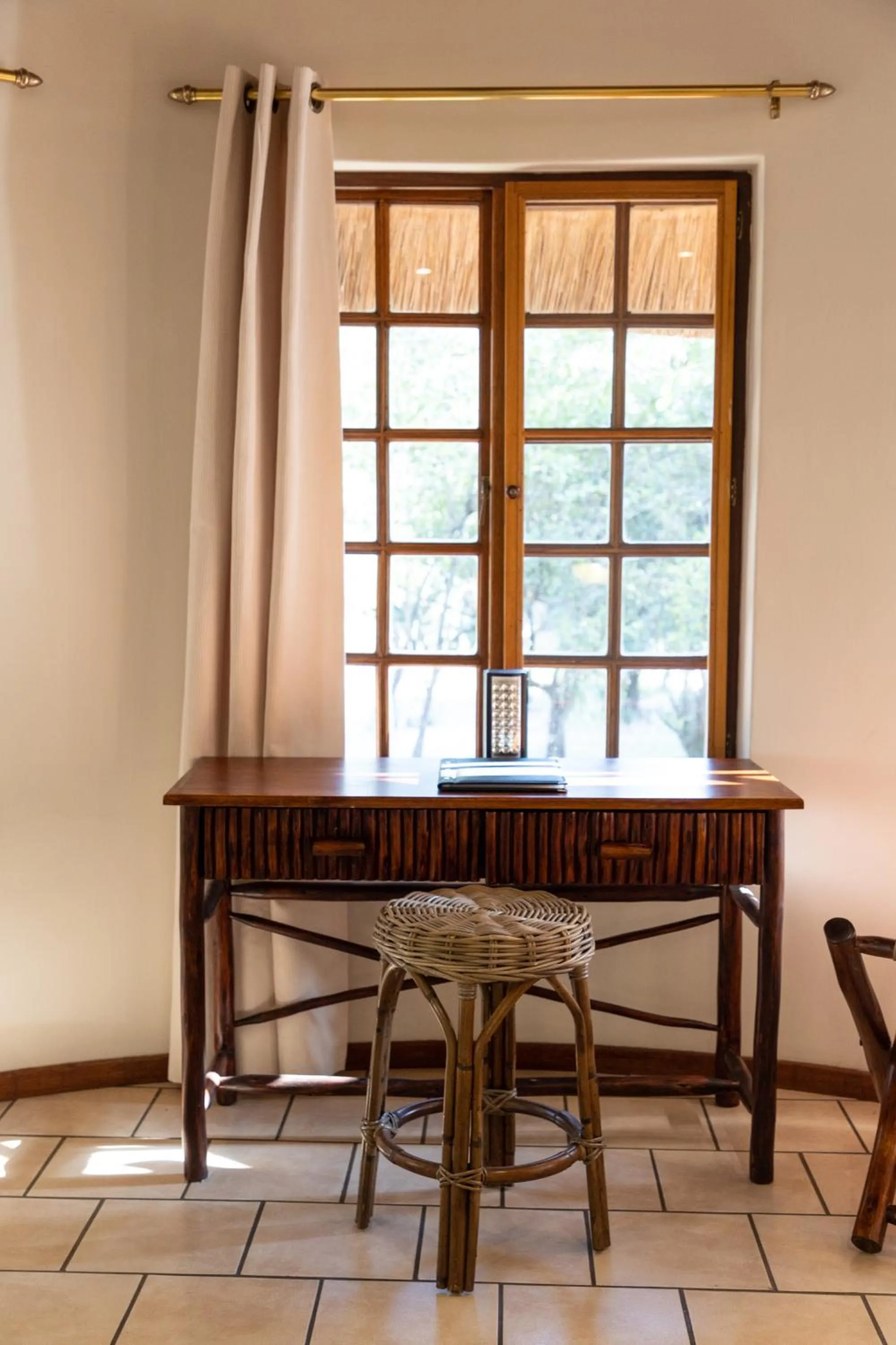 Living room in MILIMA Big 5 Safari Lodge