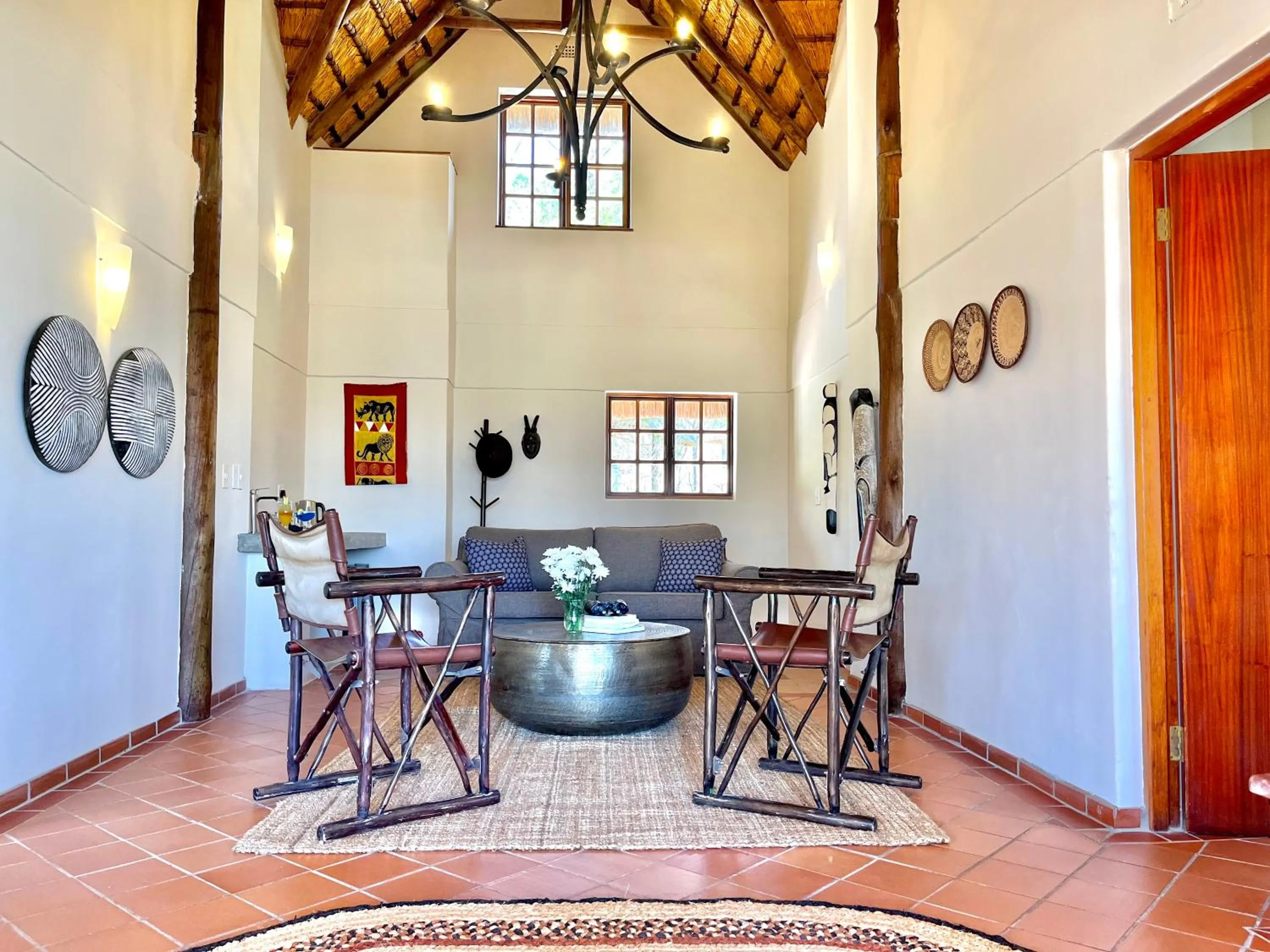 Living room in MILIMA Big 5 Safari Lodge