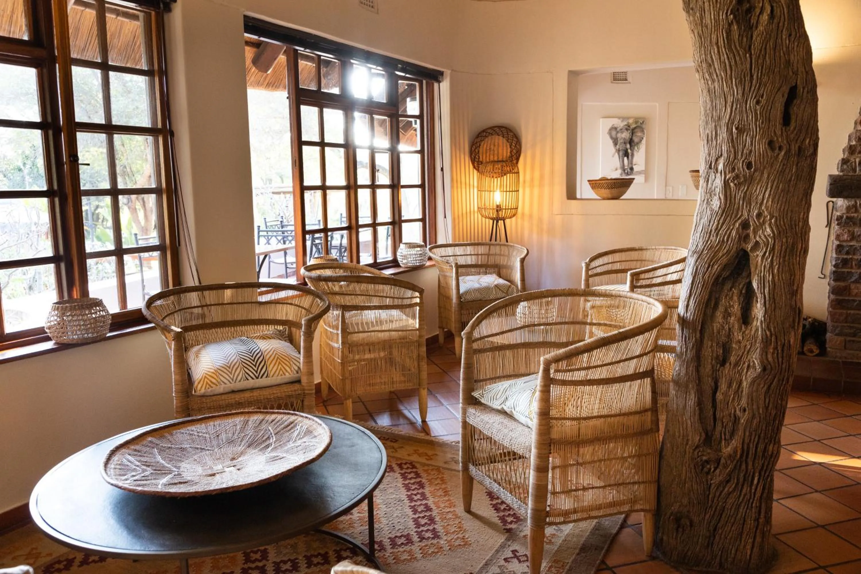 Living room in MILIMA Big 5 Safari Lodge