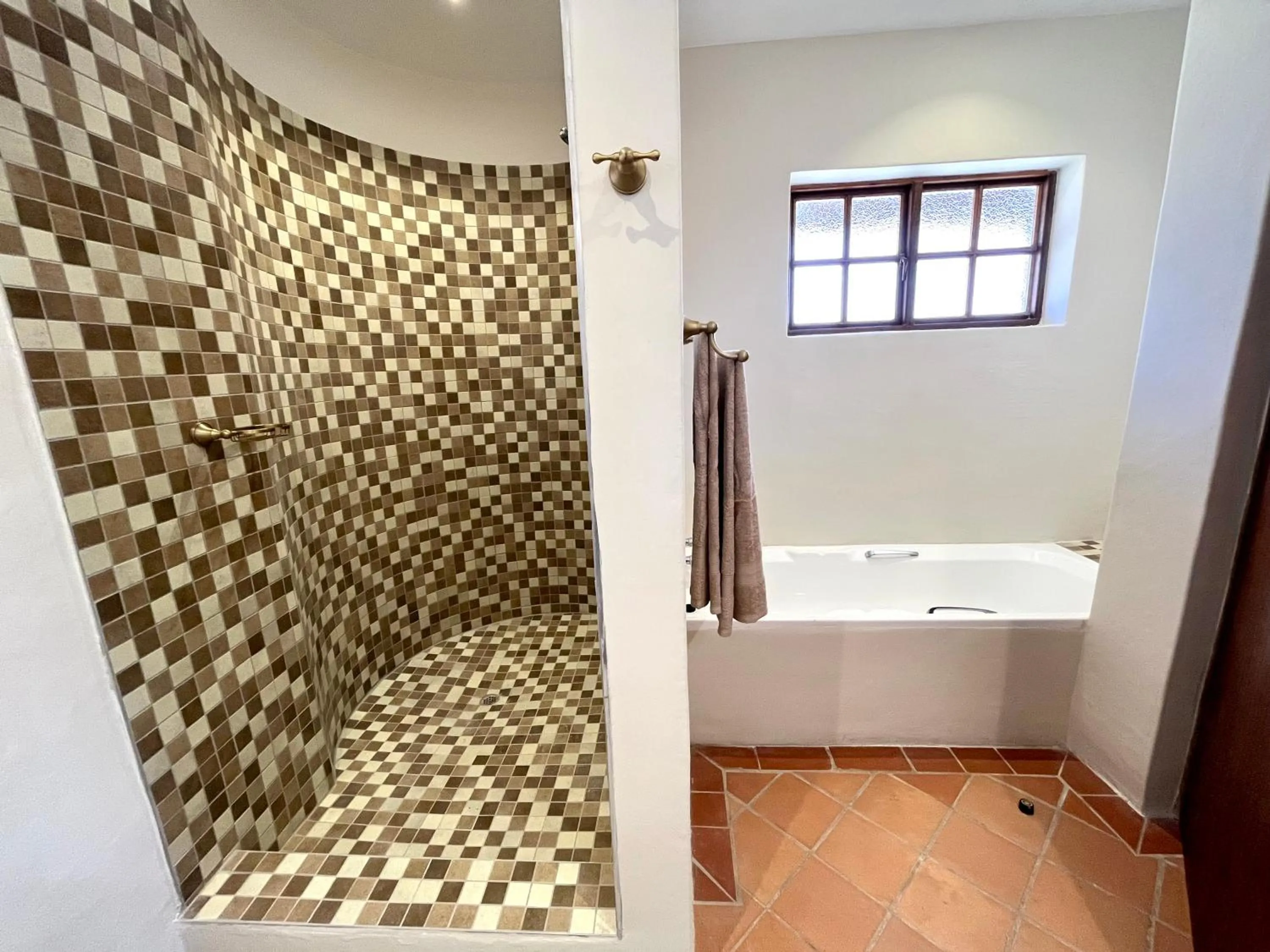 Shower in MILIMA Big 5 Safari Lodge