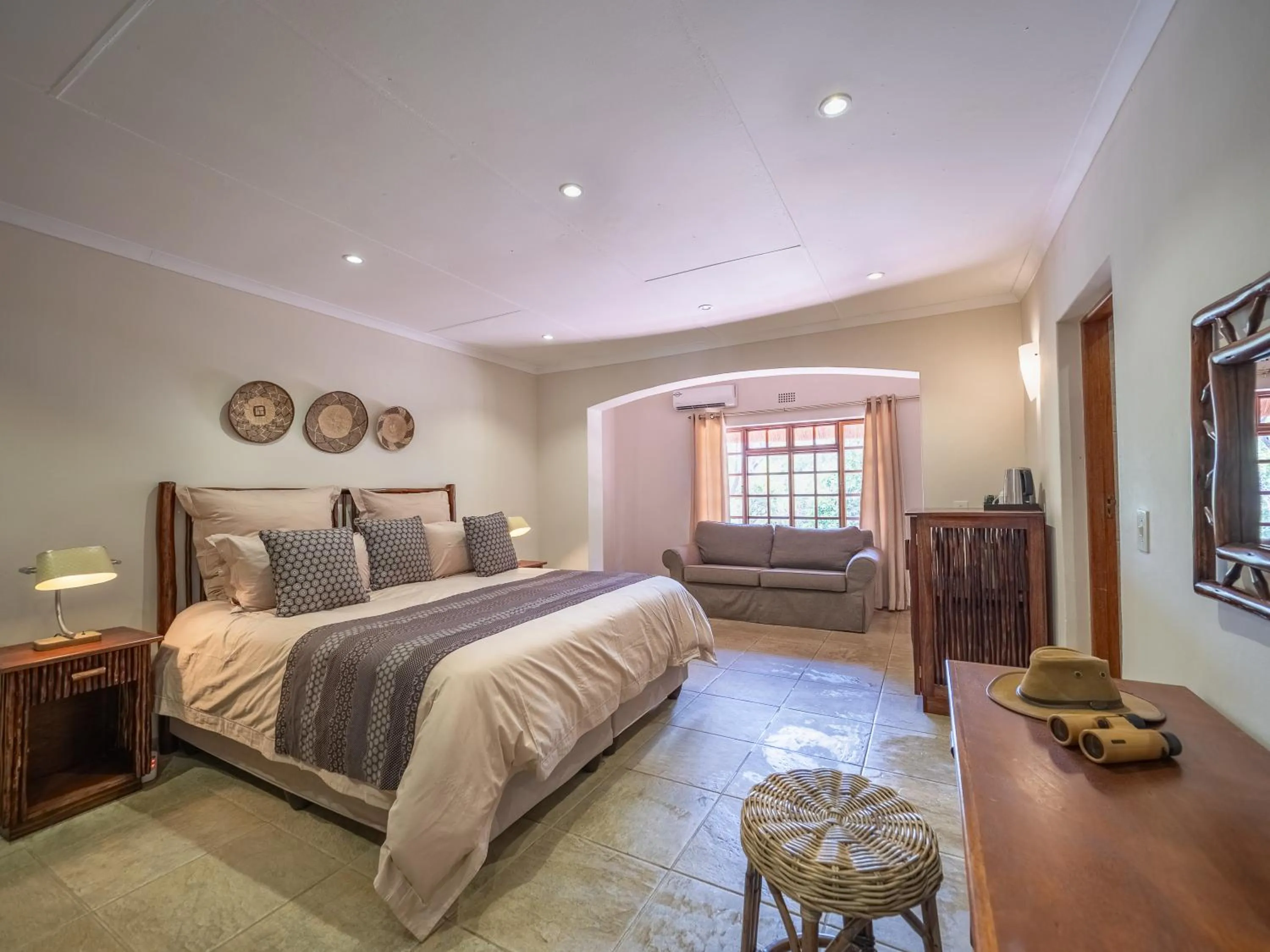 Bed in MILIMA Big 5 Safari Lodge