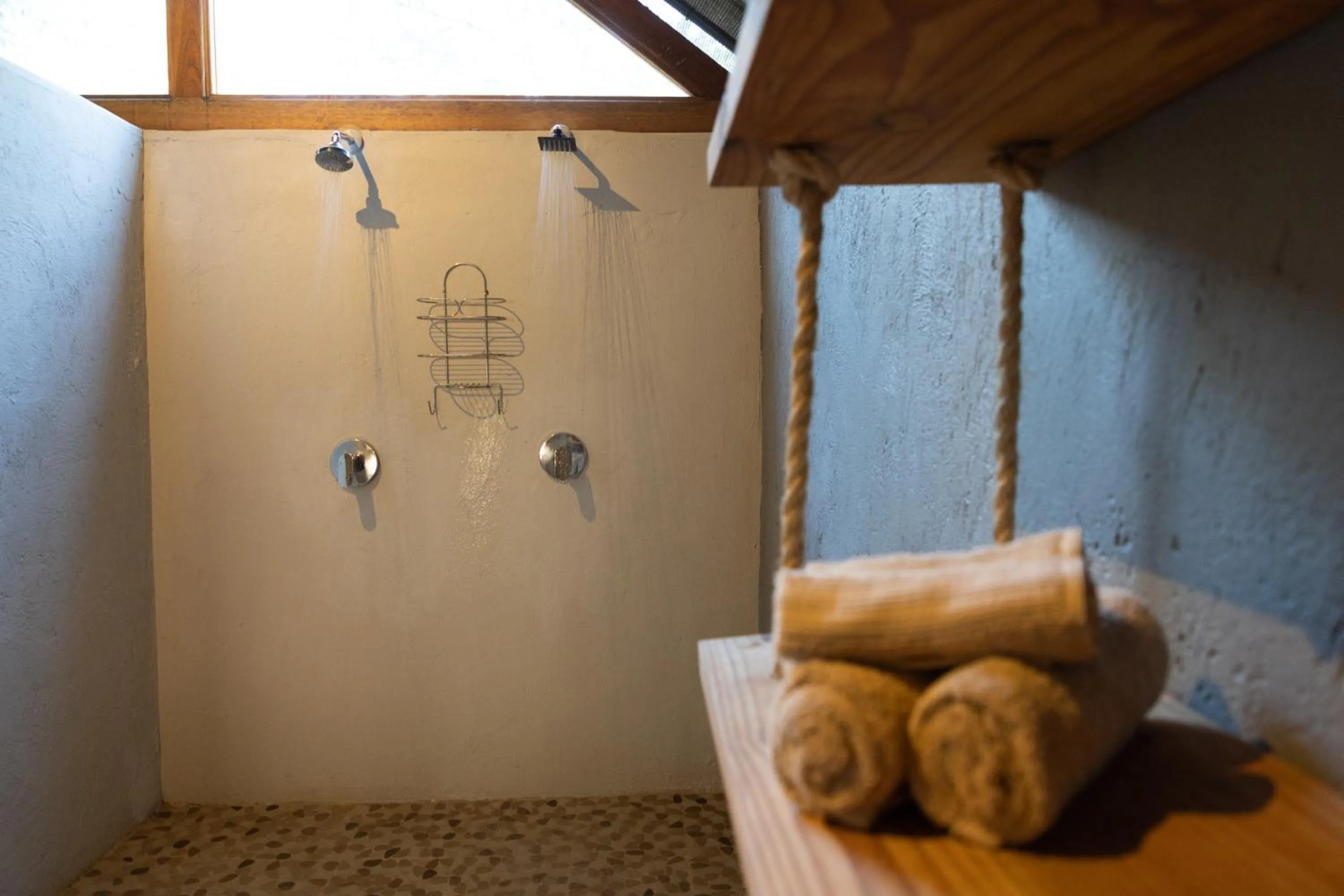 Shower, Bed in MILIMA Big 5 Safari Lodge