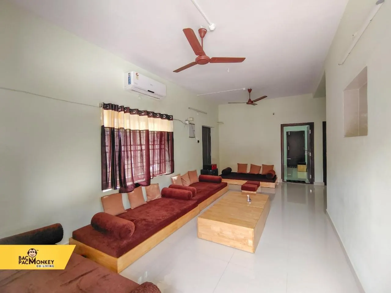 Living room in BACPAC MONKEY COLIVING