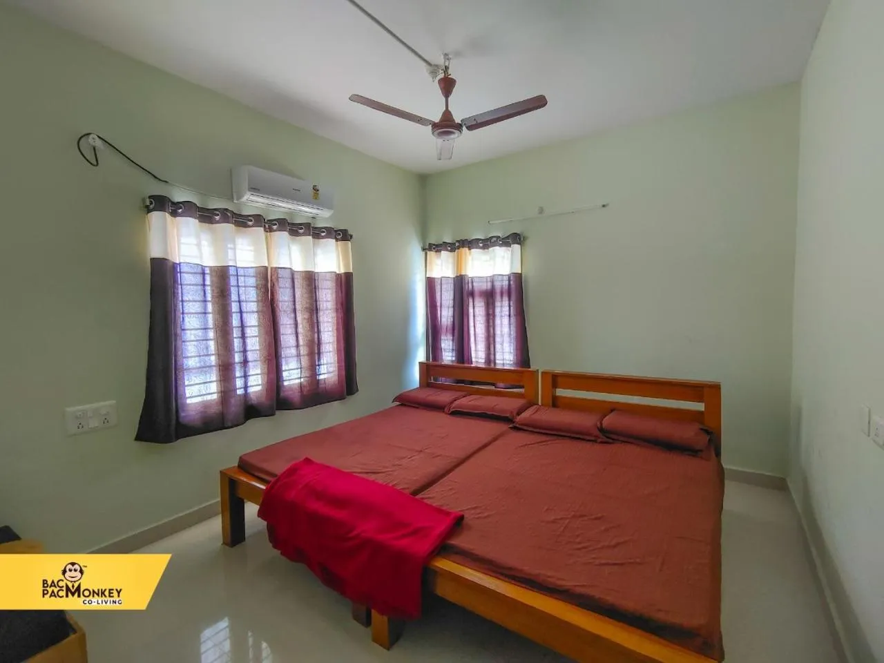 Bed in BACPAC MONKEY COLIVING