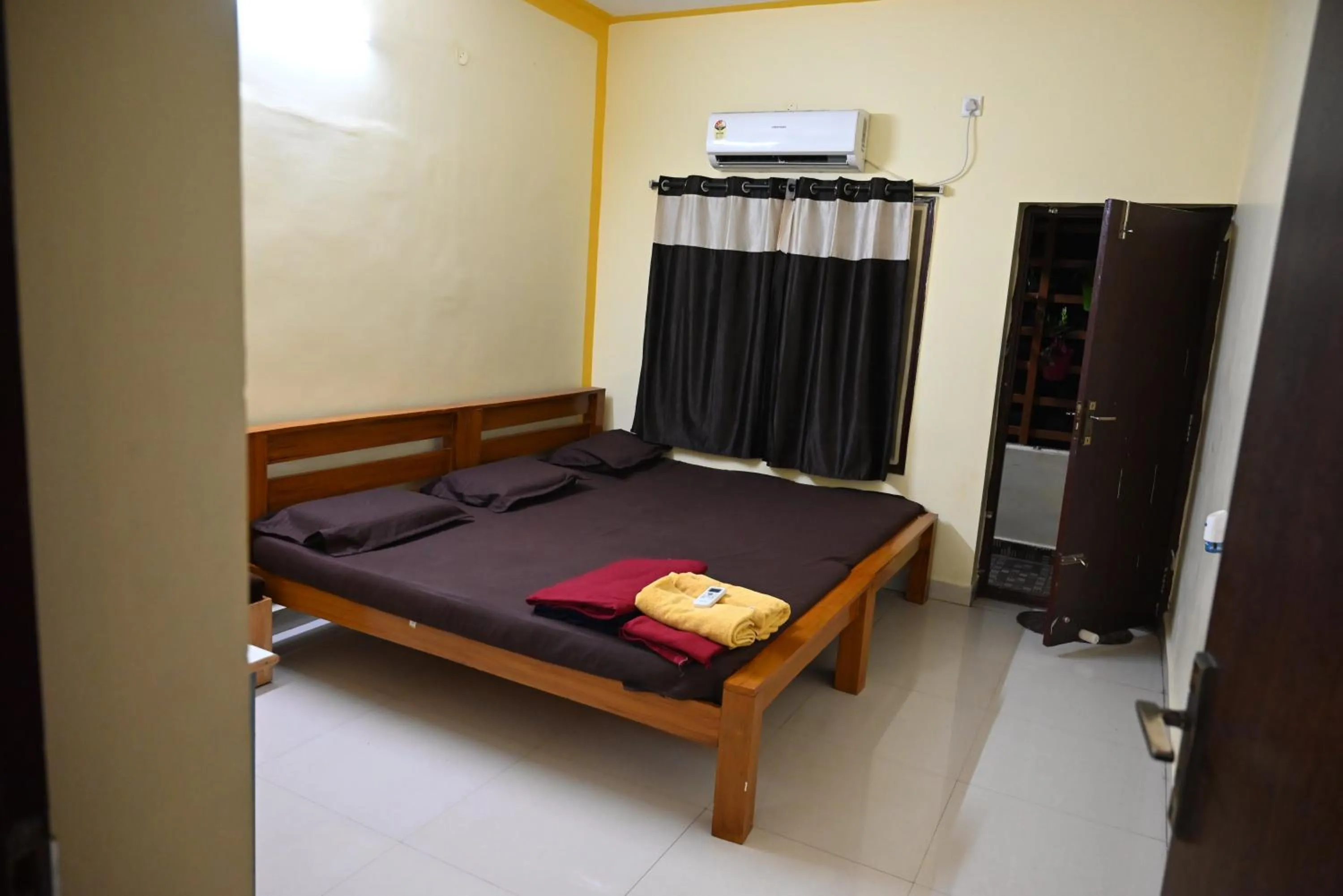Bed in BACPAC MONKEY COLIVING