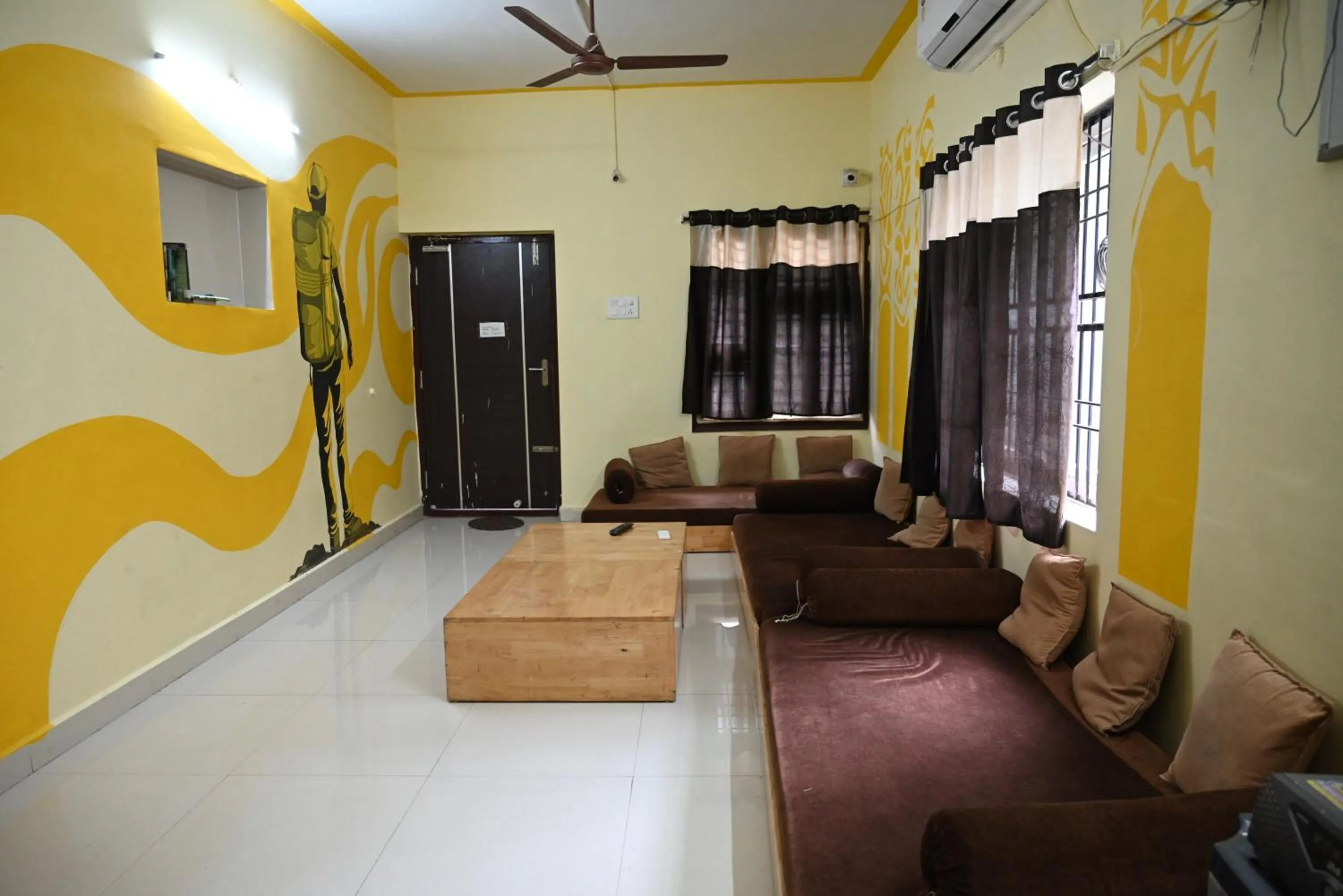 Living room in BACPAC MONKEY COLIVING