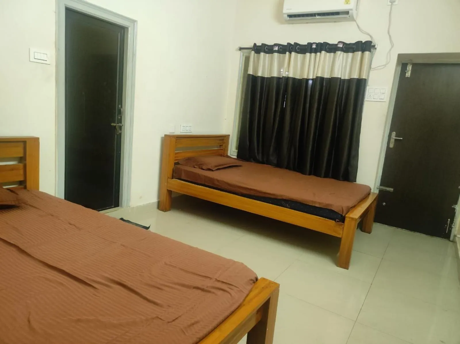 Bed in BACPAC MONKEY COLIVING