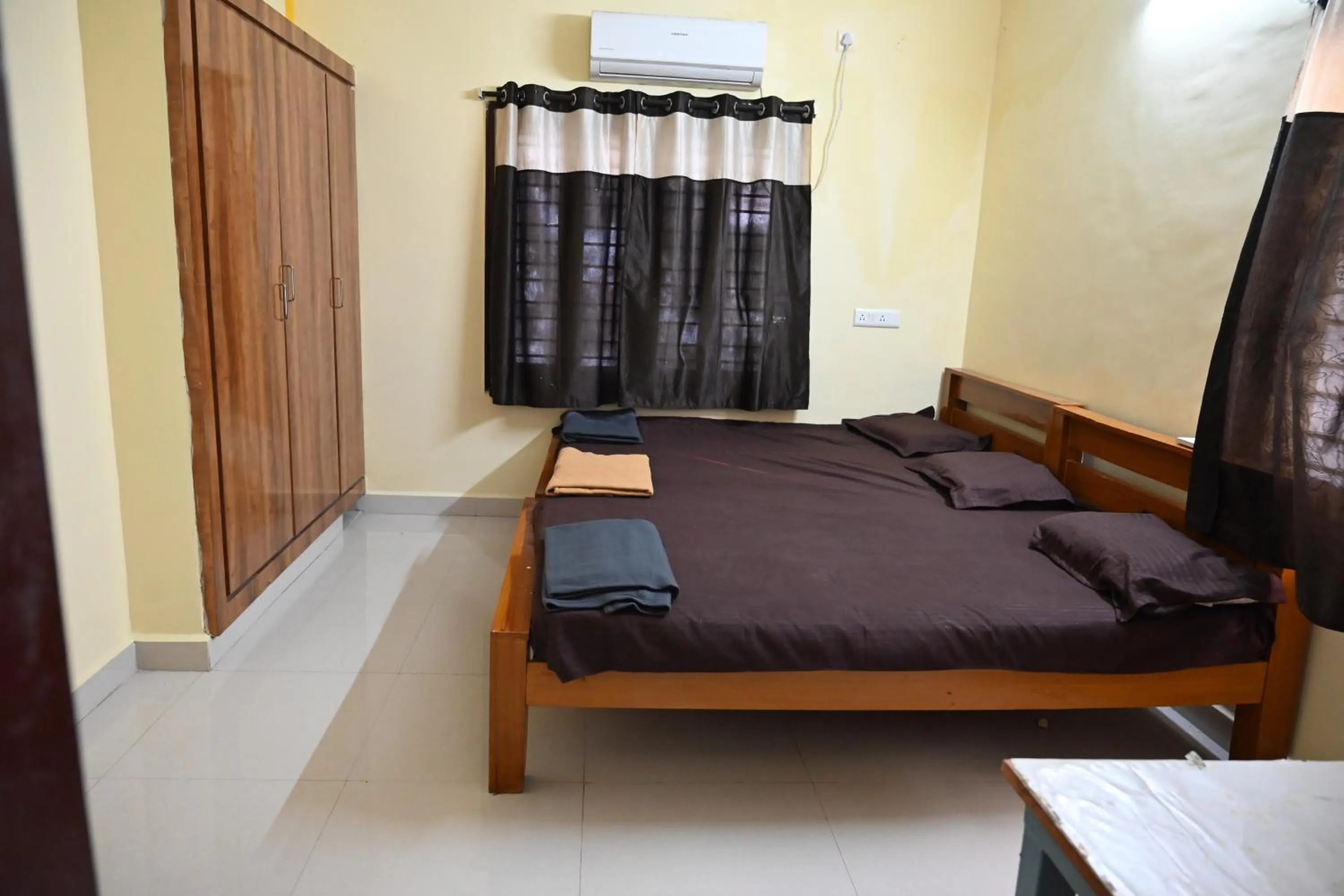 Bed in BACPAC MONKEY COLIVING