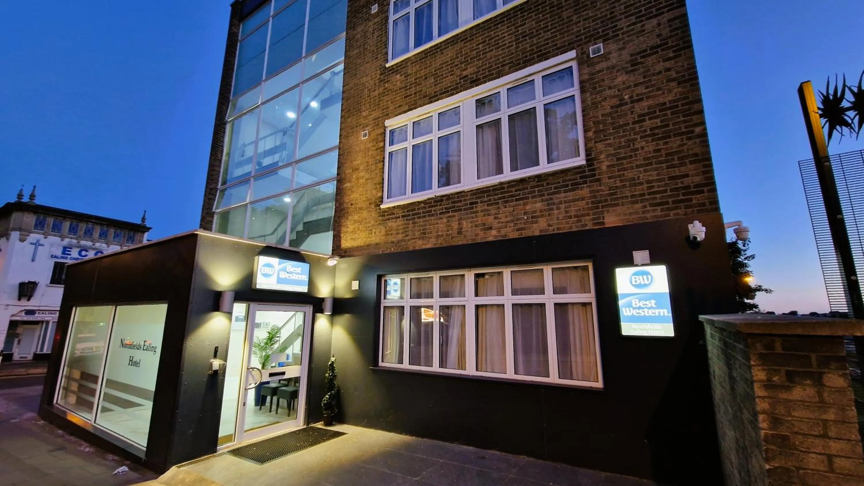 Property building in Best Western Northfields Ealing Hotel