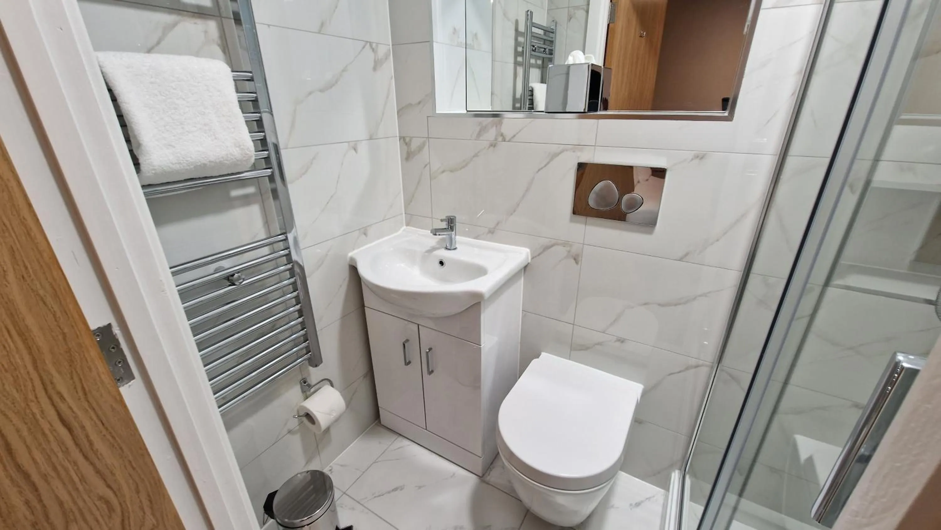 Bathroom in Best Western Northfields Ealing Hotel