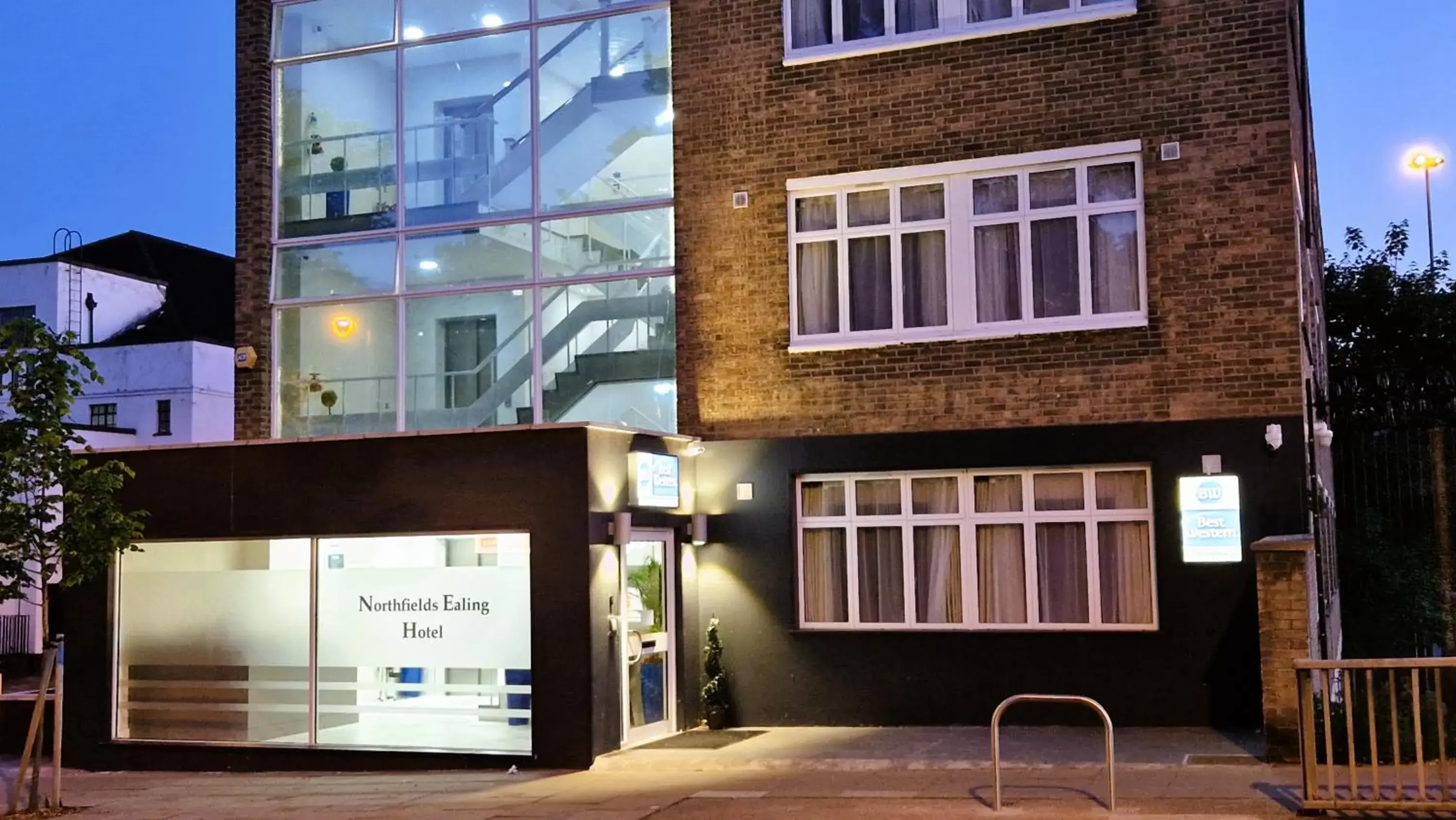Property building in Best Western Northfields Ealing Hotel Property building in Best Western Northfields Ealing Hotel