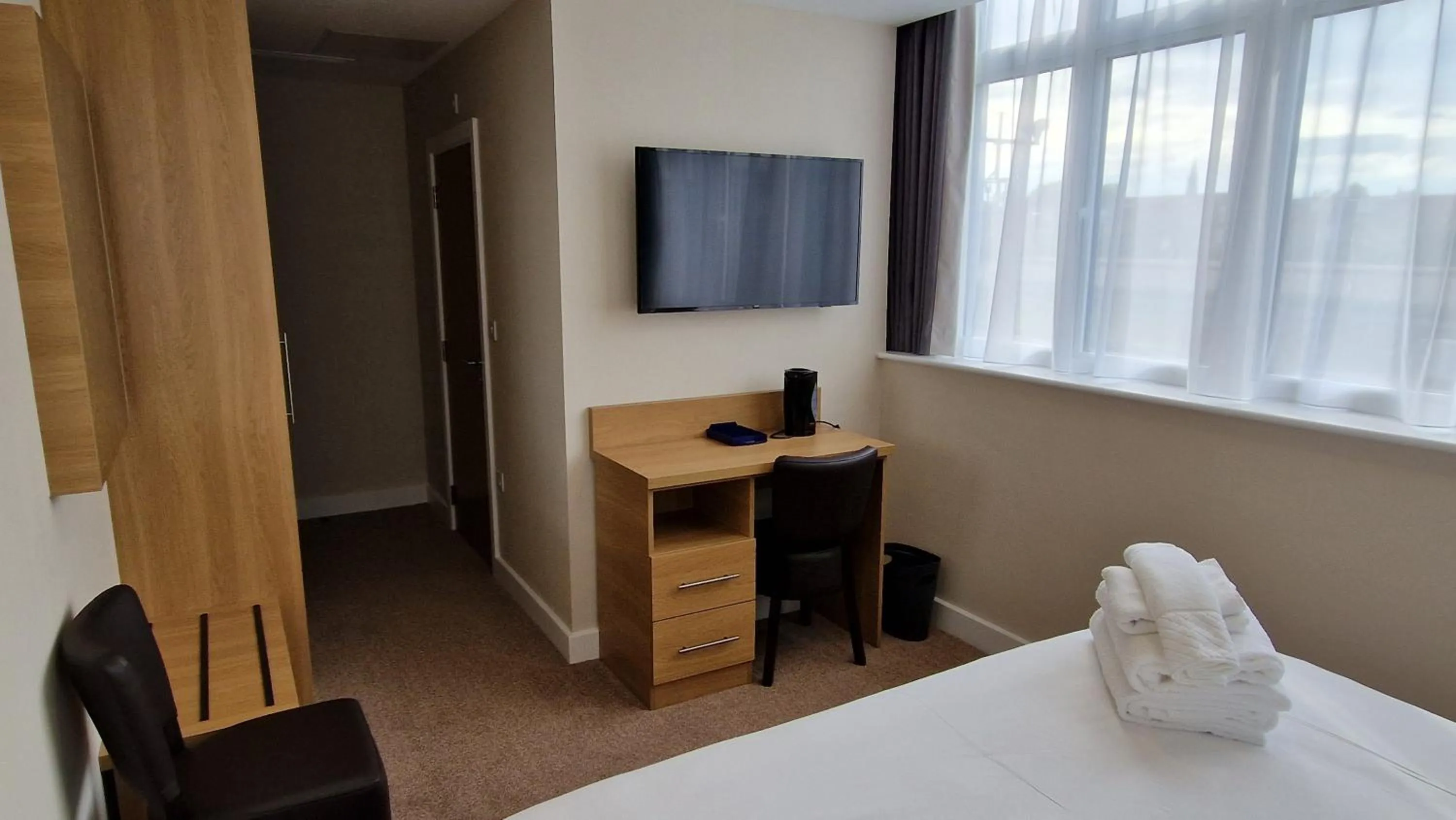 Bedroom, Bed in Best Western Northfields Ealing Hotel