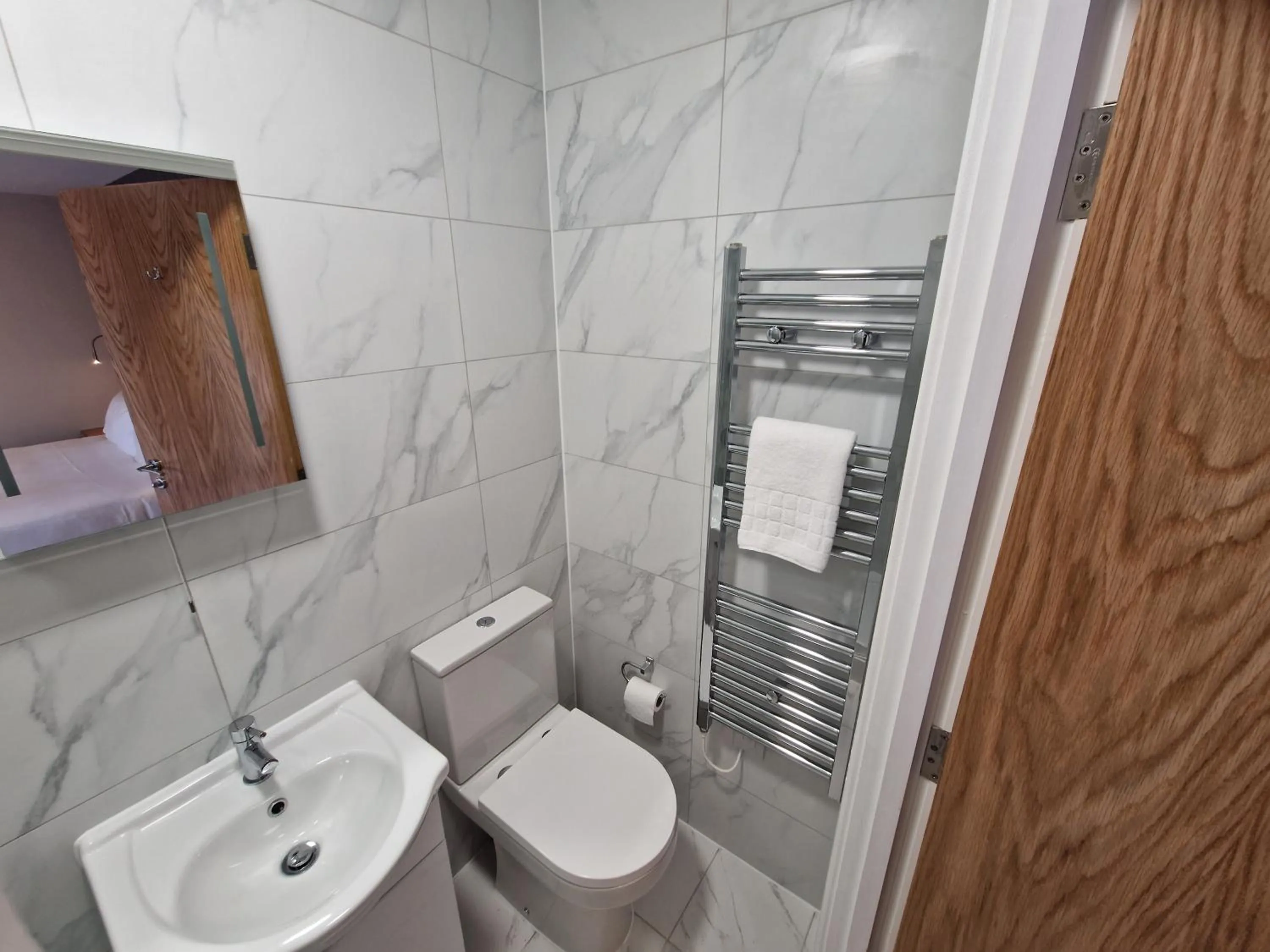 Bathroom in Best Western Northfields Ealing Hotel