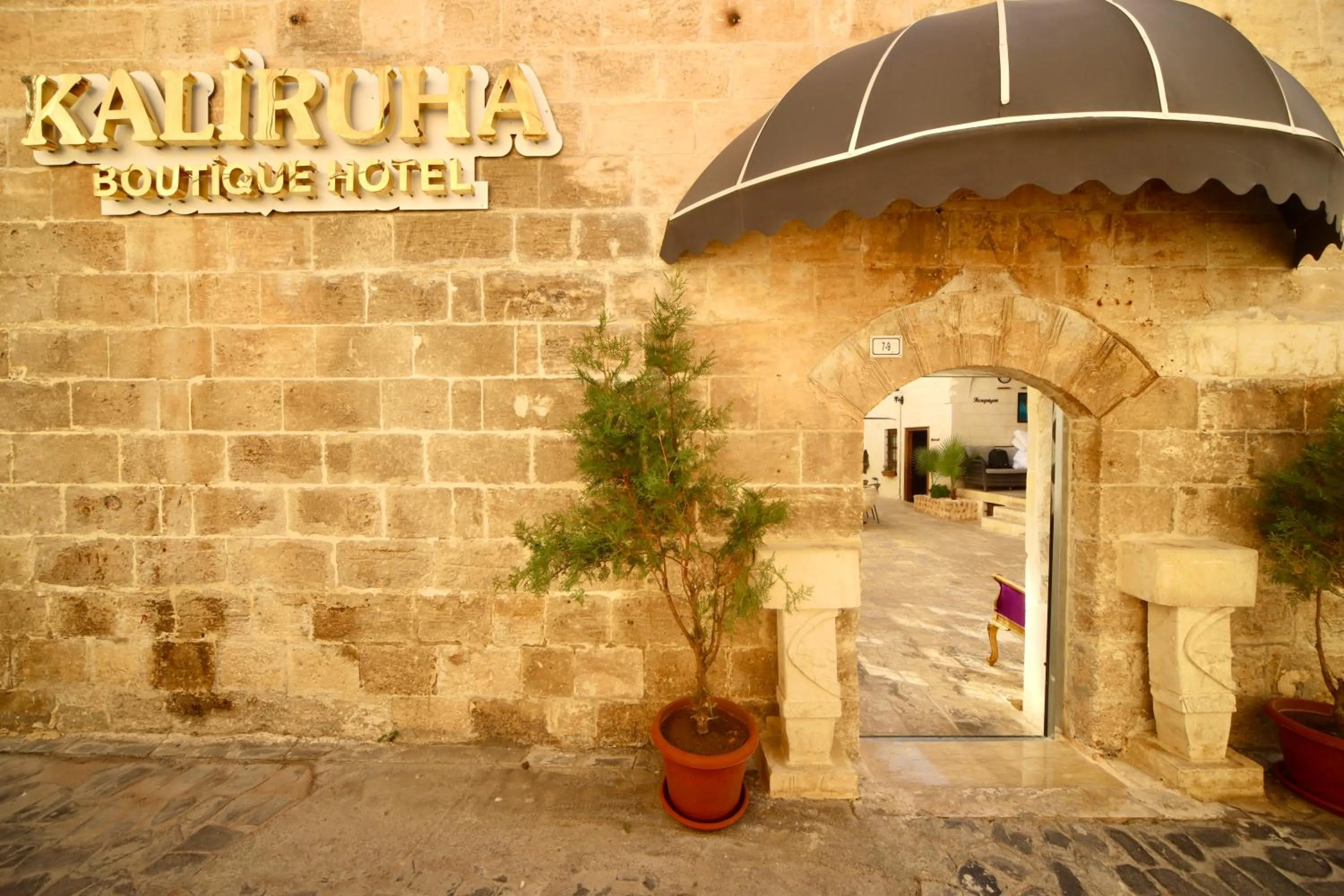 Facade/entrance in Kaliruha Hotel