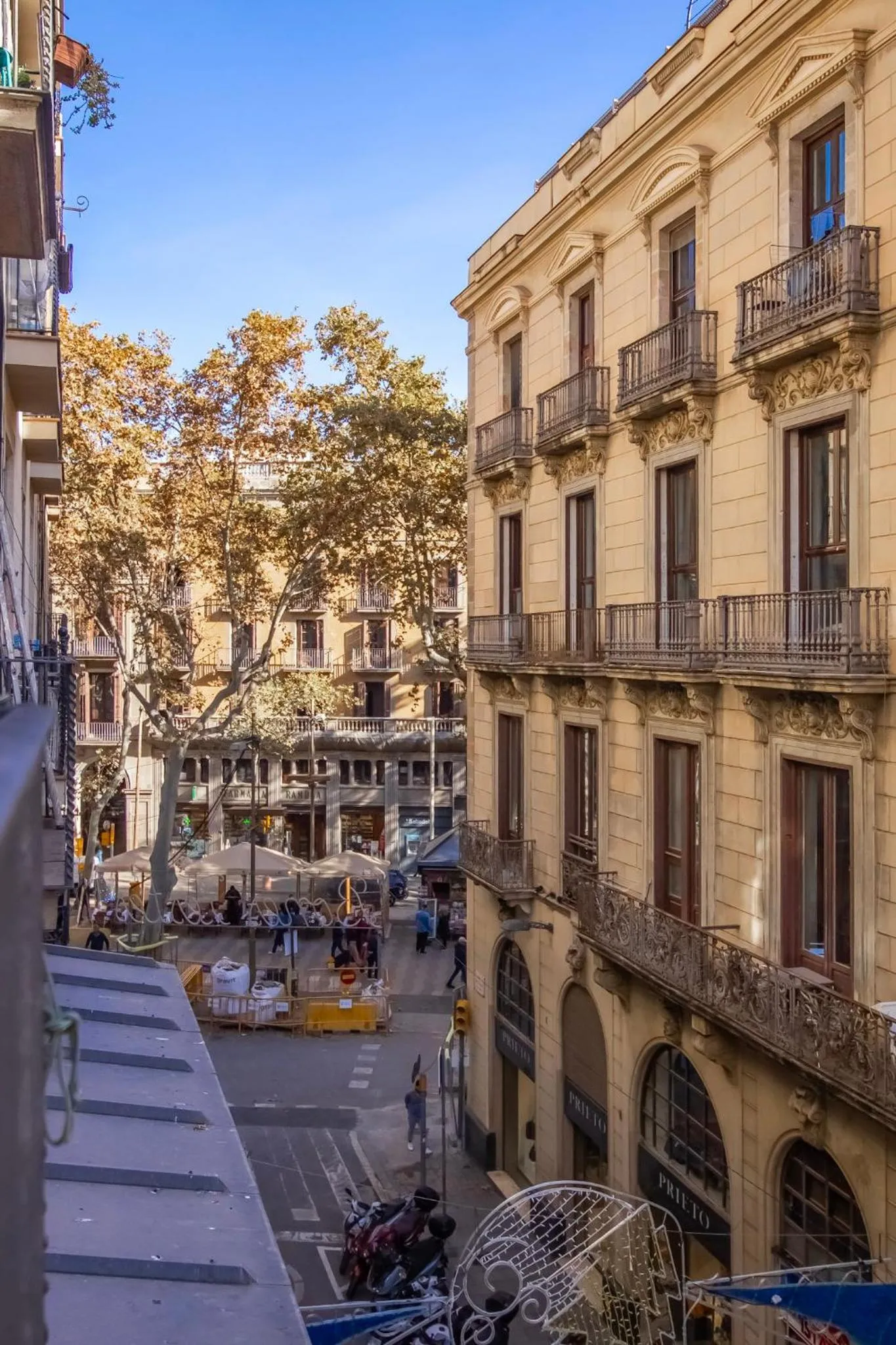 Neighbourhood in Gaudí Ramblas