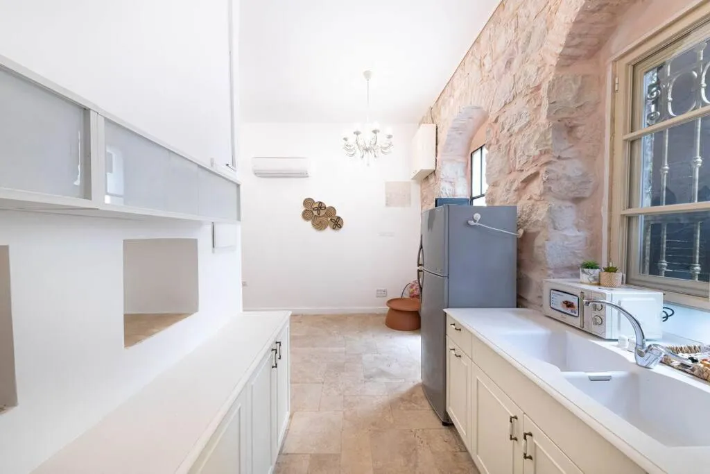 Kitchen or kitchenette in Tish Hotel