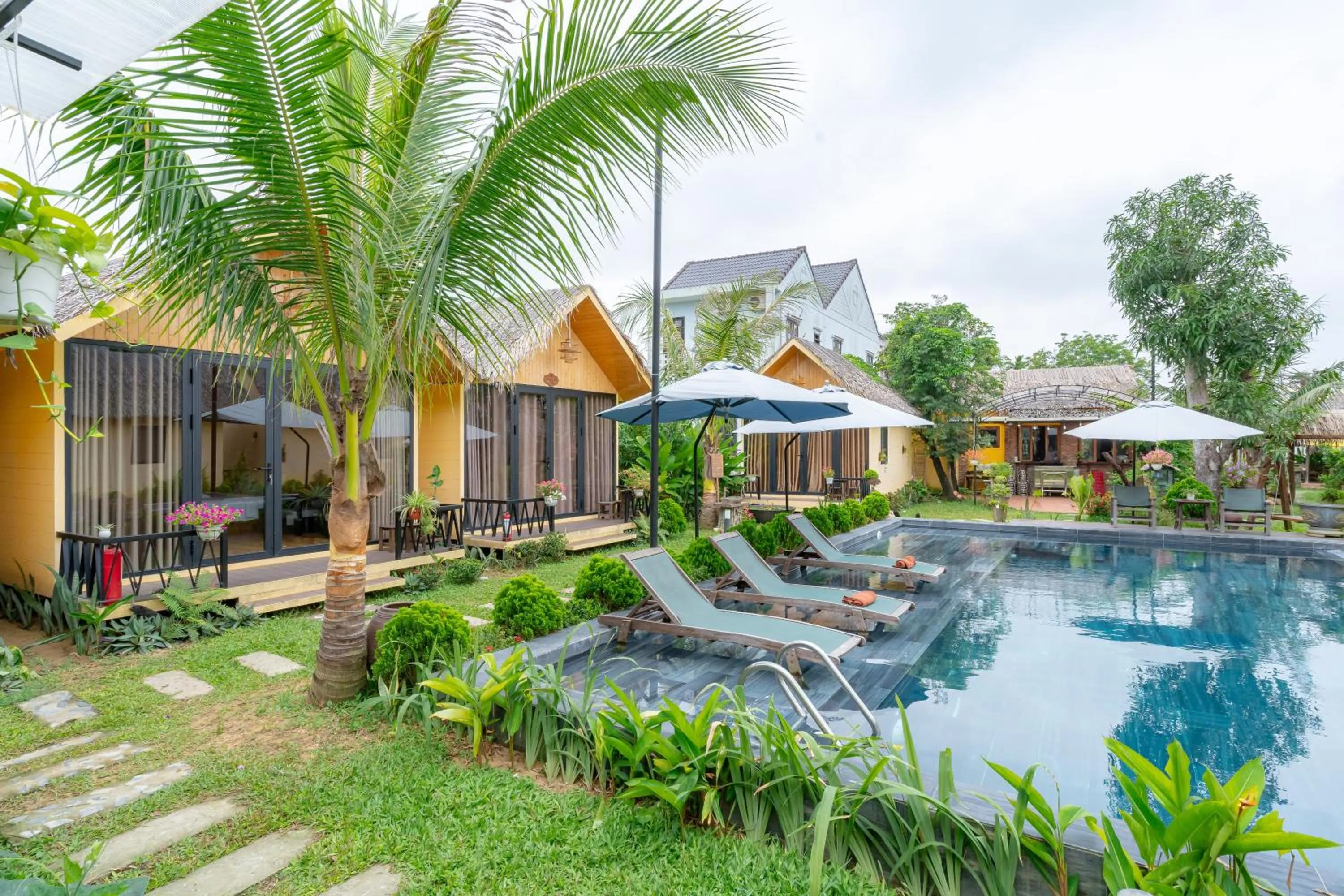 Swimming pool in Winhouse Villa