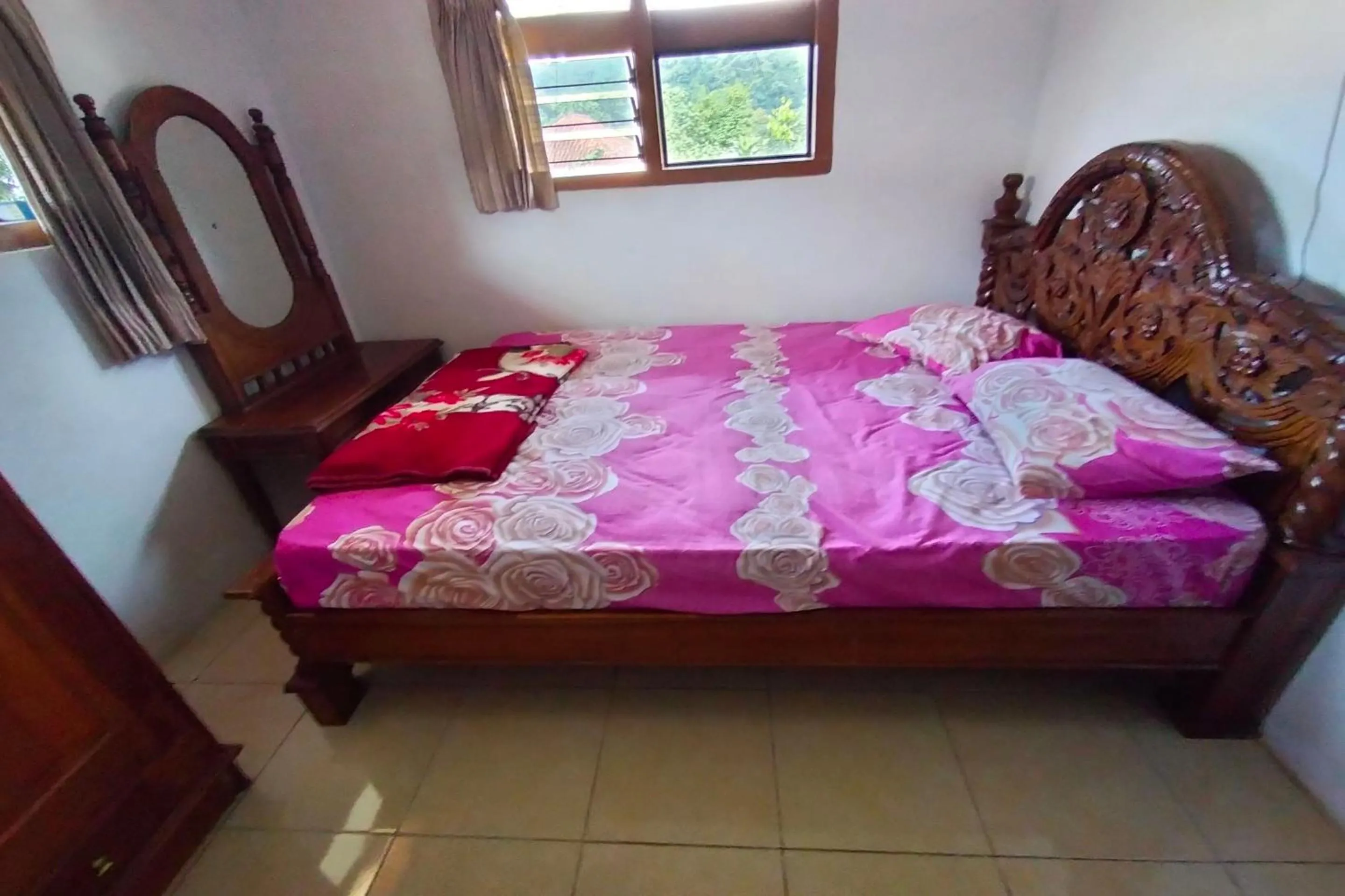 Bedroom, Bed in Hotel O Desa Wisata TarajuNearGunung Panggung