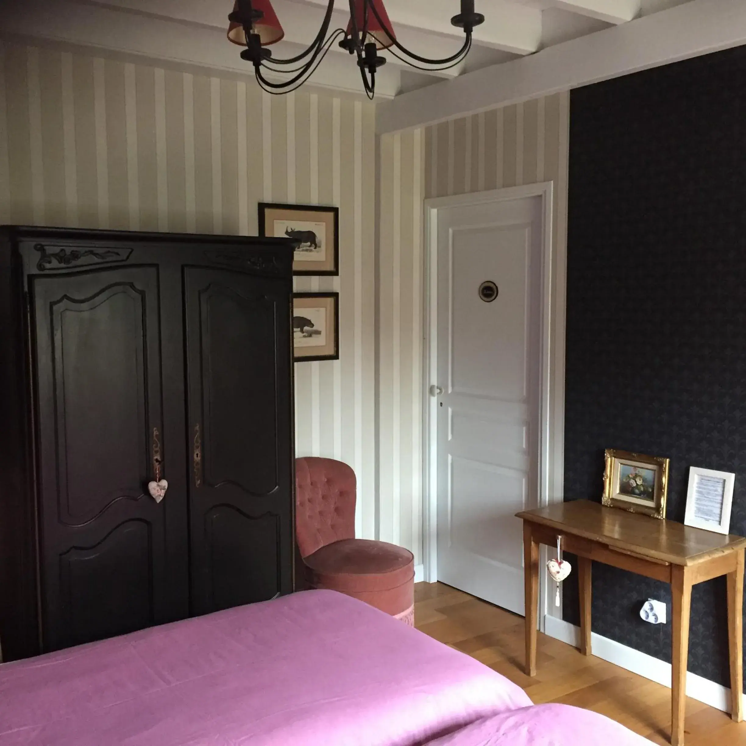 Twin Room in Chambres d'hôtes L'Aubaine avec jacuzzi Twin Room in Chambres d'hôtes L'Aubaine avec jacuzzi