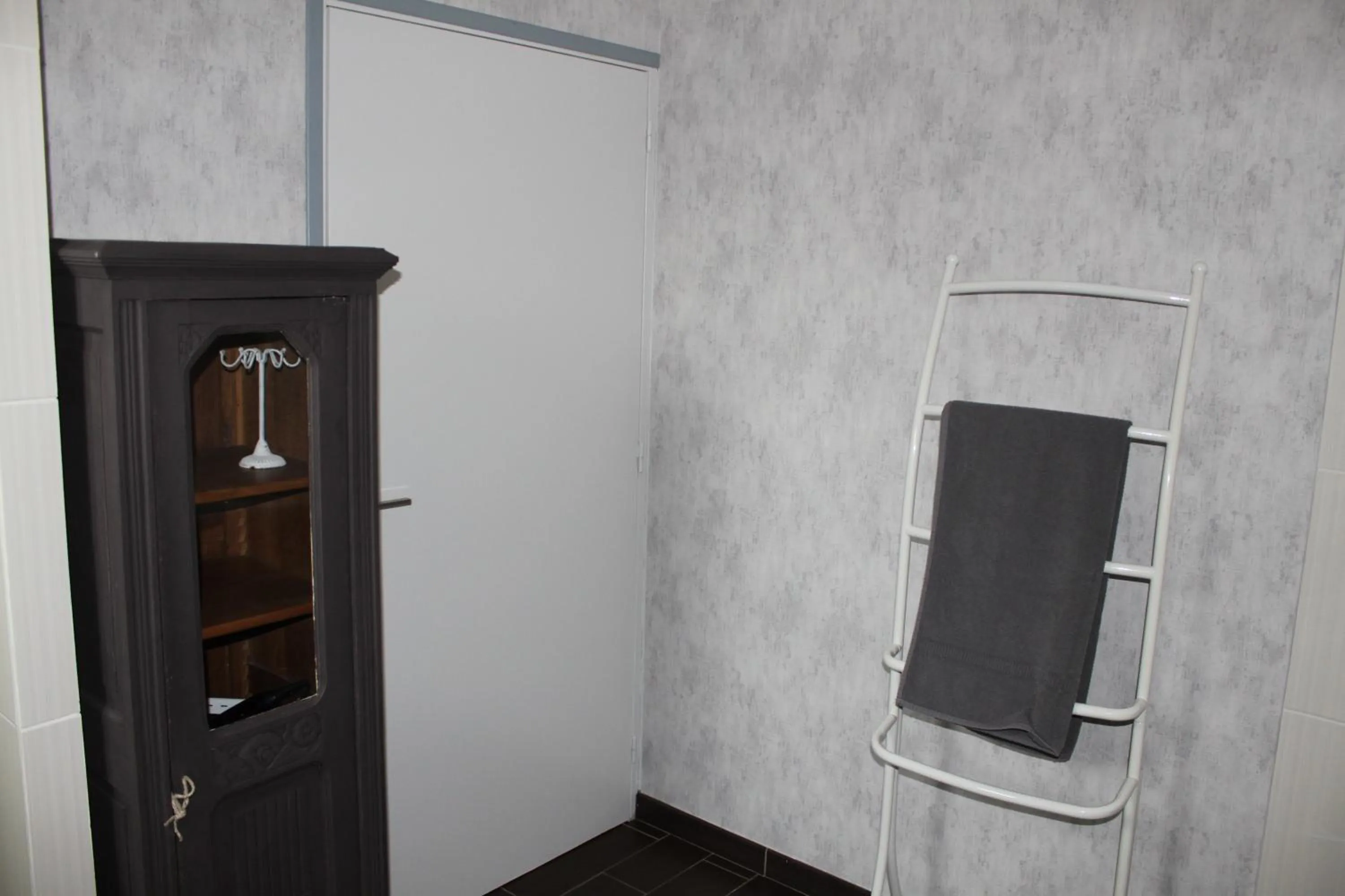 Bathroom in Chambres d'hôtes L'Aubaine avec jacuzzi