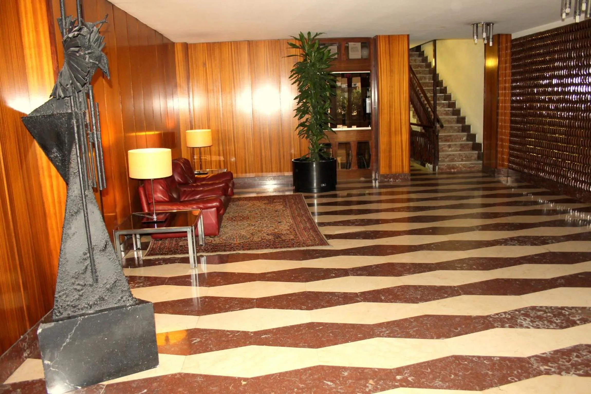 Property building in Hostal Aslyp 114