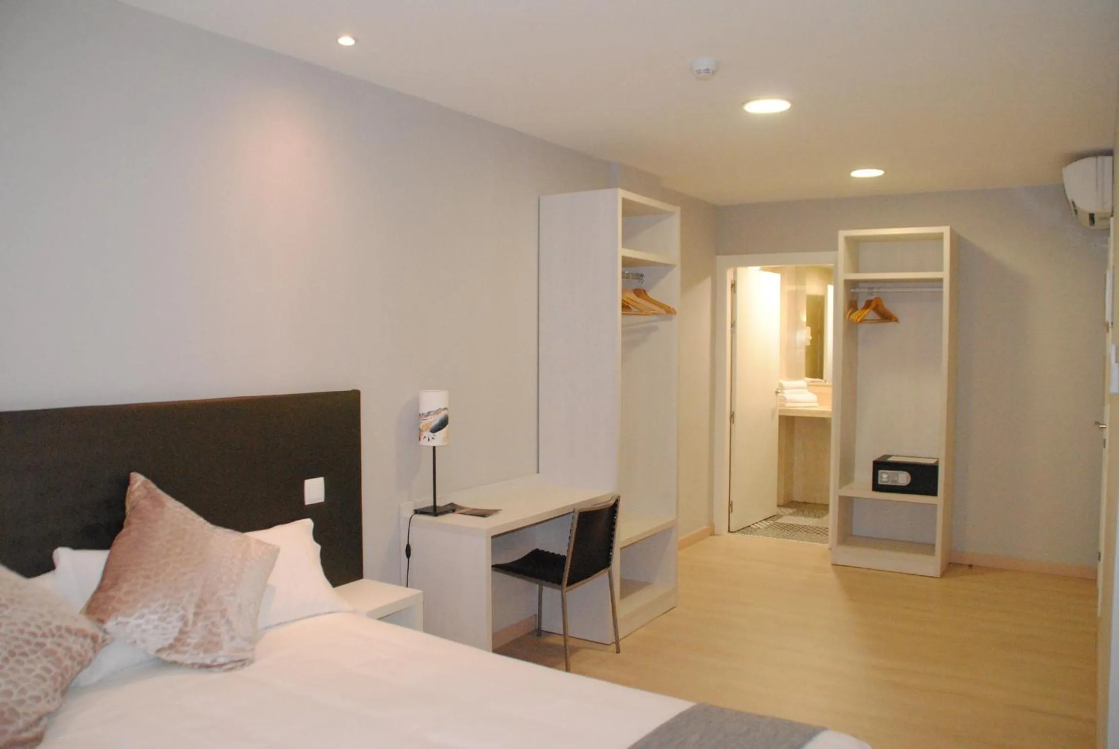 Photo of the whole room, Bed in Hostal Aslyp 114