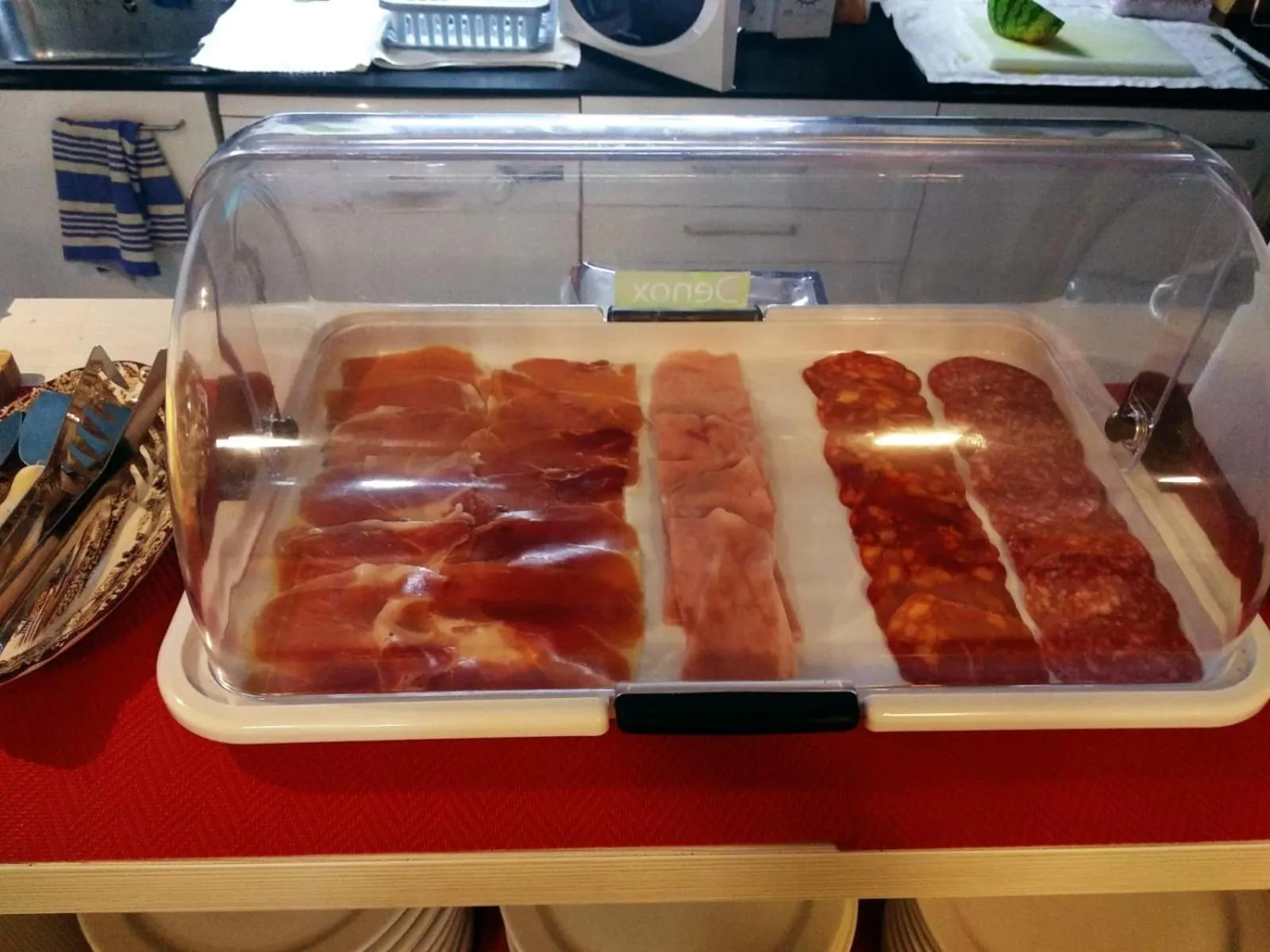 Buffet breakfast in Hostal Aslyp 114