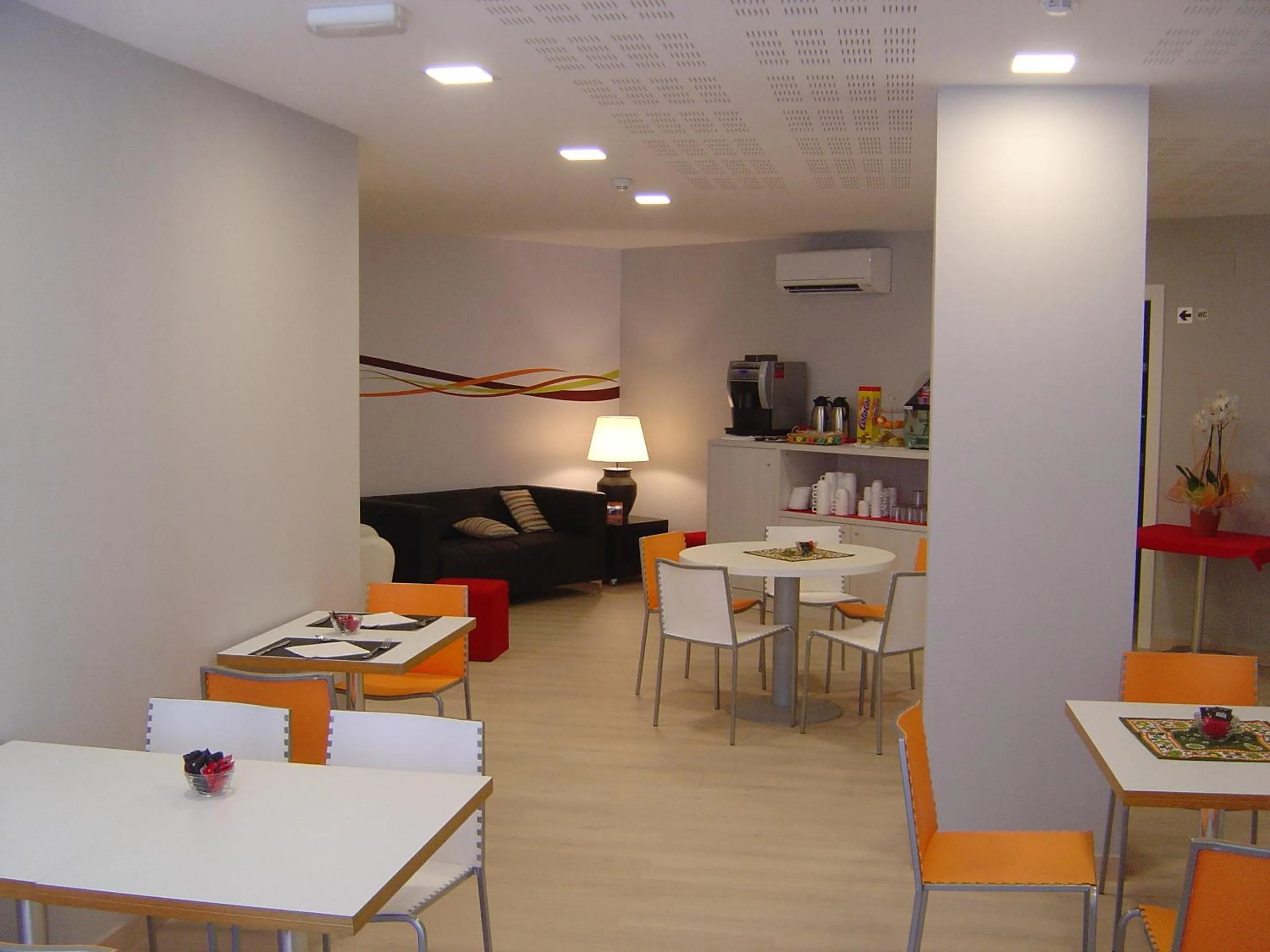 Coffee/tea facilities in Hostal Aslyp 114