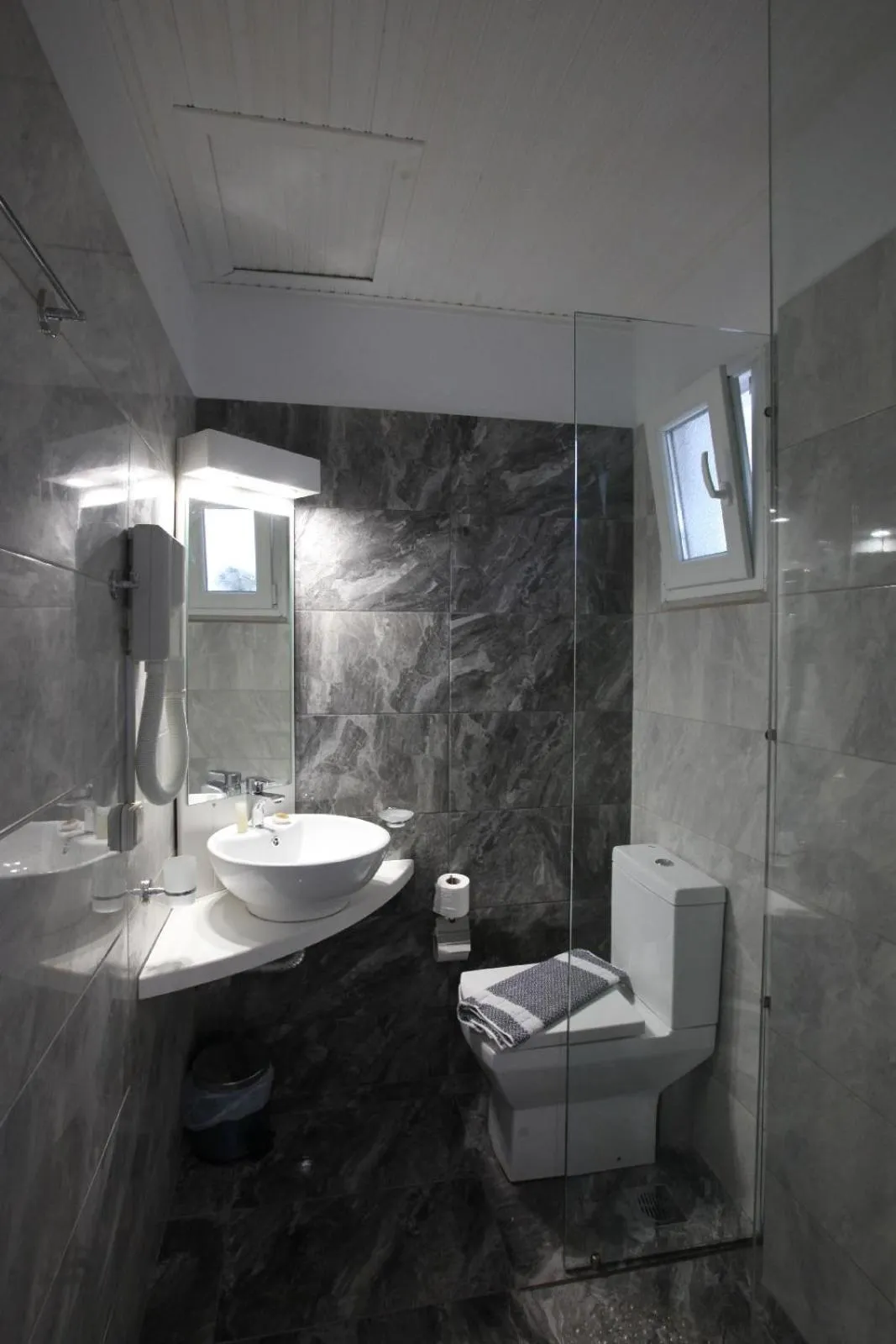 Shower in Bella Vista