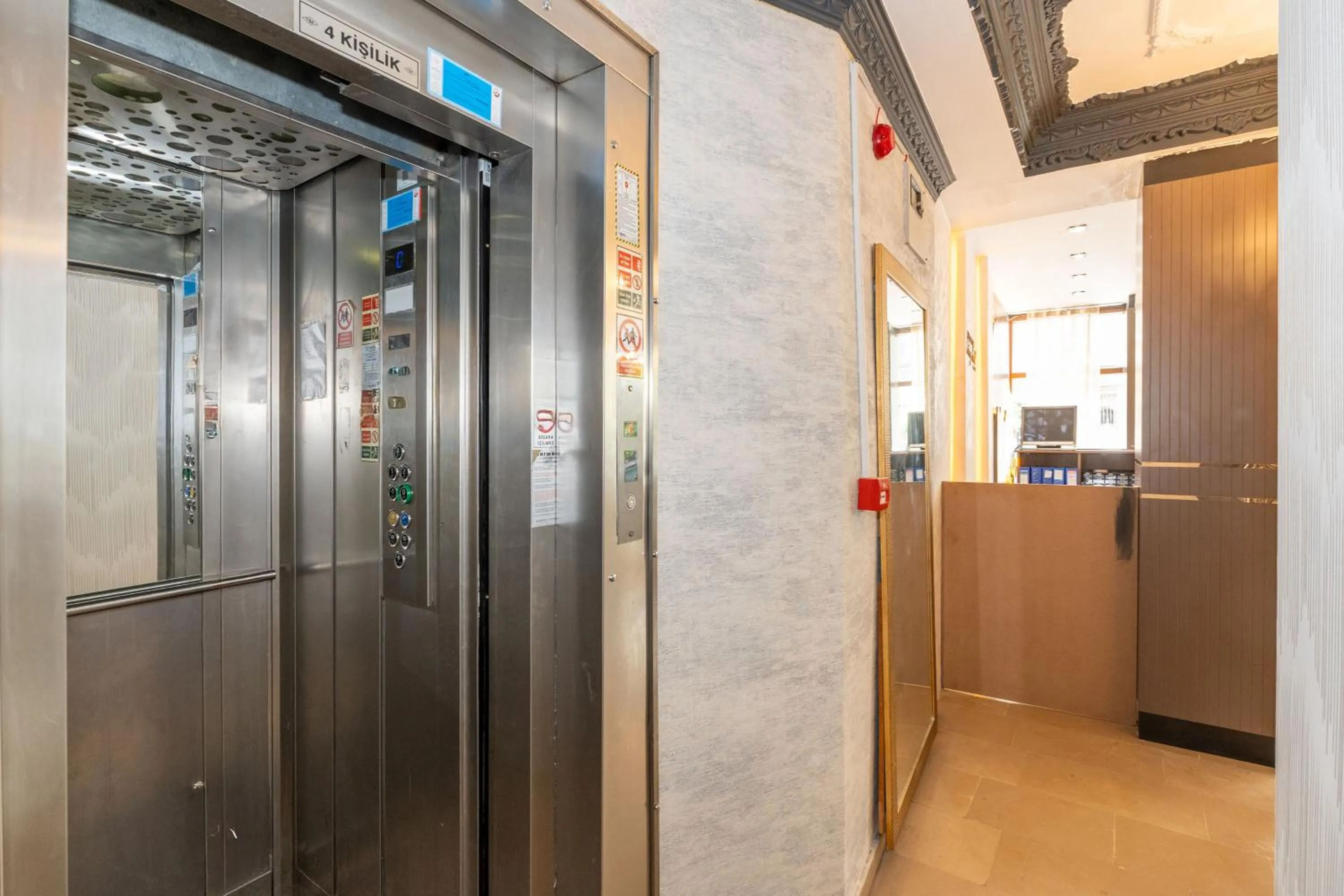 elevator in Istanbul Holiday Hotel