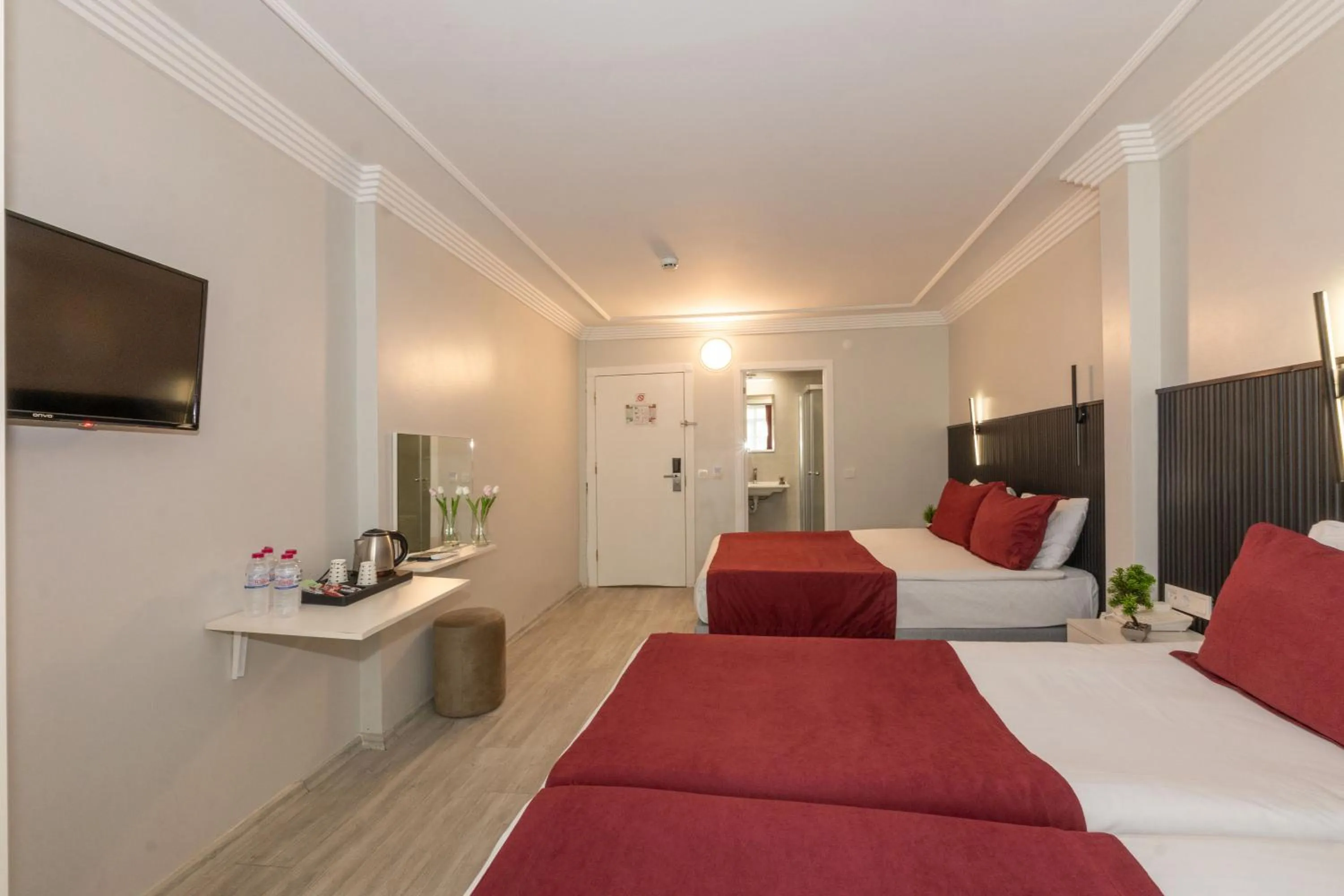 Photo of the whole room, Bed in Istanbul Holiday Hotel