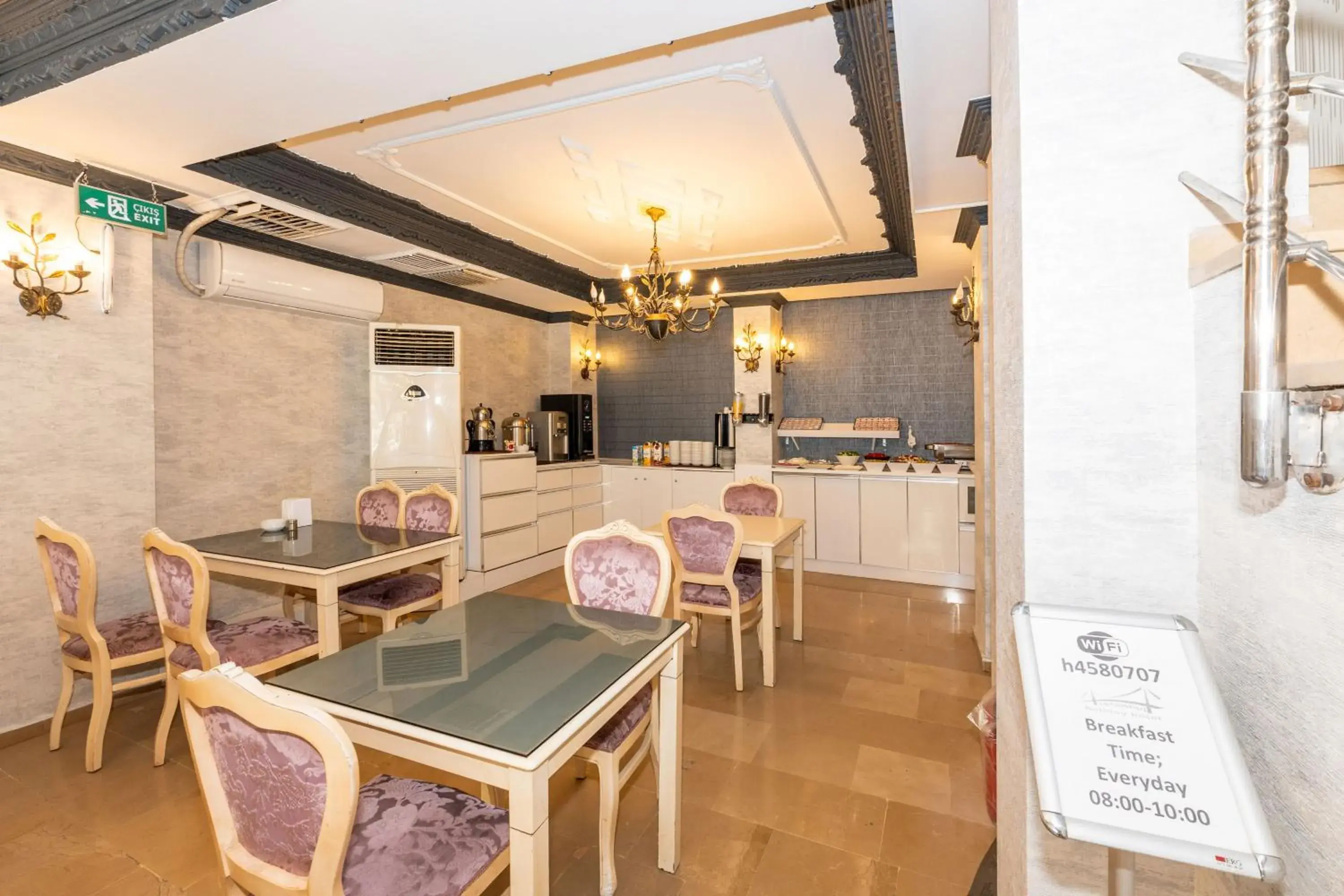 Restaurant/places to eat in Istanbul Holiday Hotel Restaurant/places to eat in Istanbul Holiday Hotel