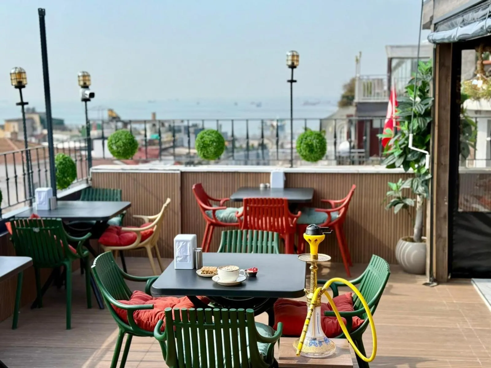 Restaurant/places to eat in Istanbul Holiday Hotel