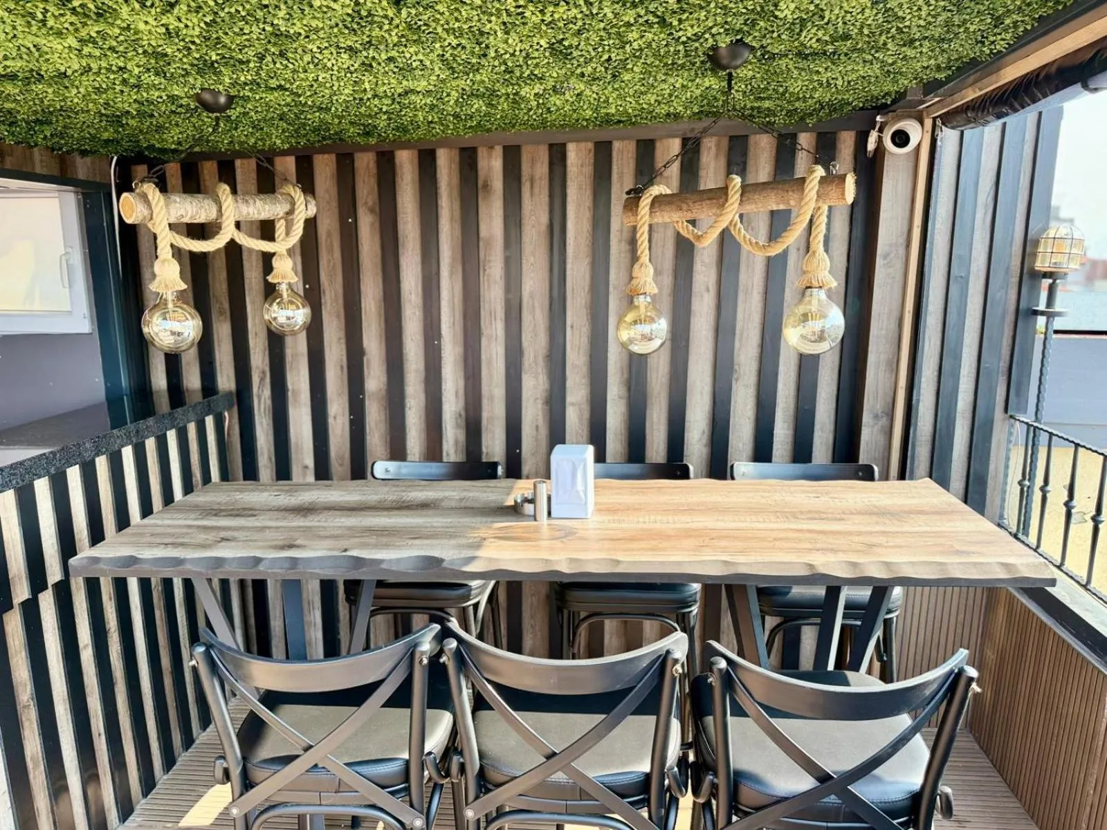 Balcony/Terrace in Istanbul Holiday Hotel