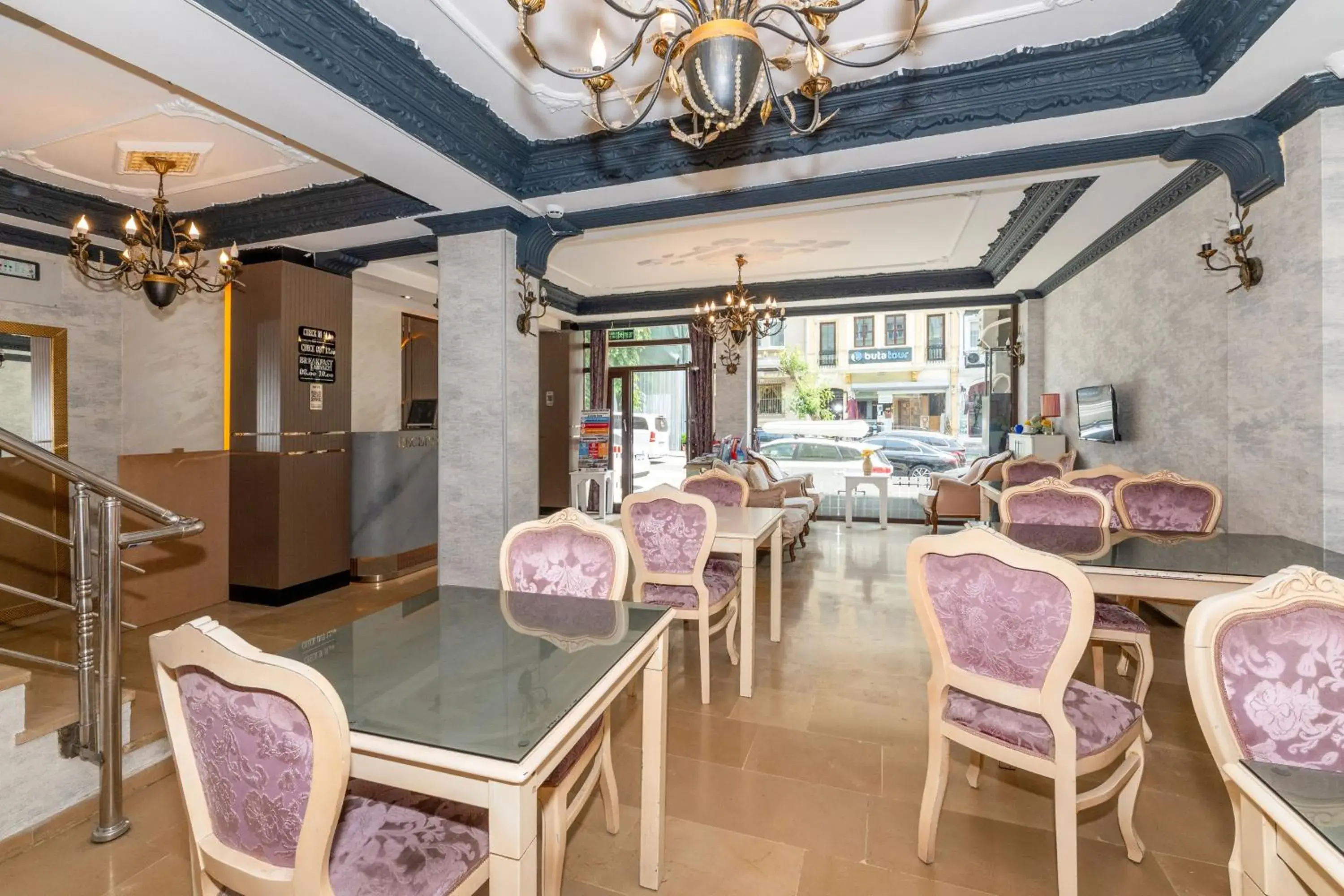 Restaurant/places to eat in Istanbul Holiday Hotel Restaurant/places to eat in Istanbul Holiday Hotel