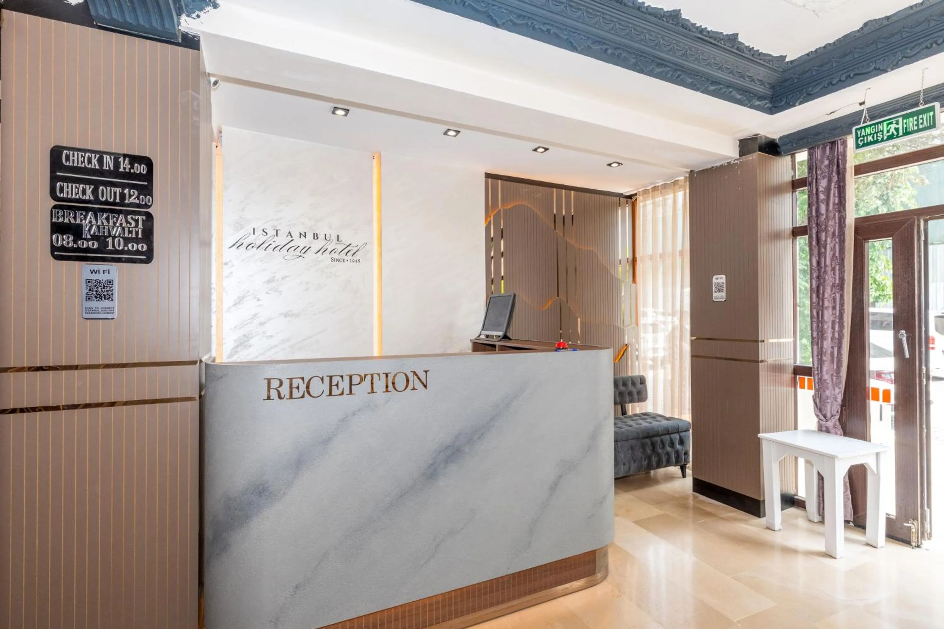 Lobby or reception in Istanbul Holiday Hotel