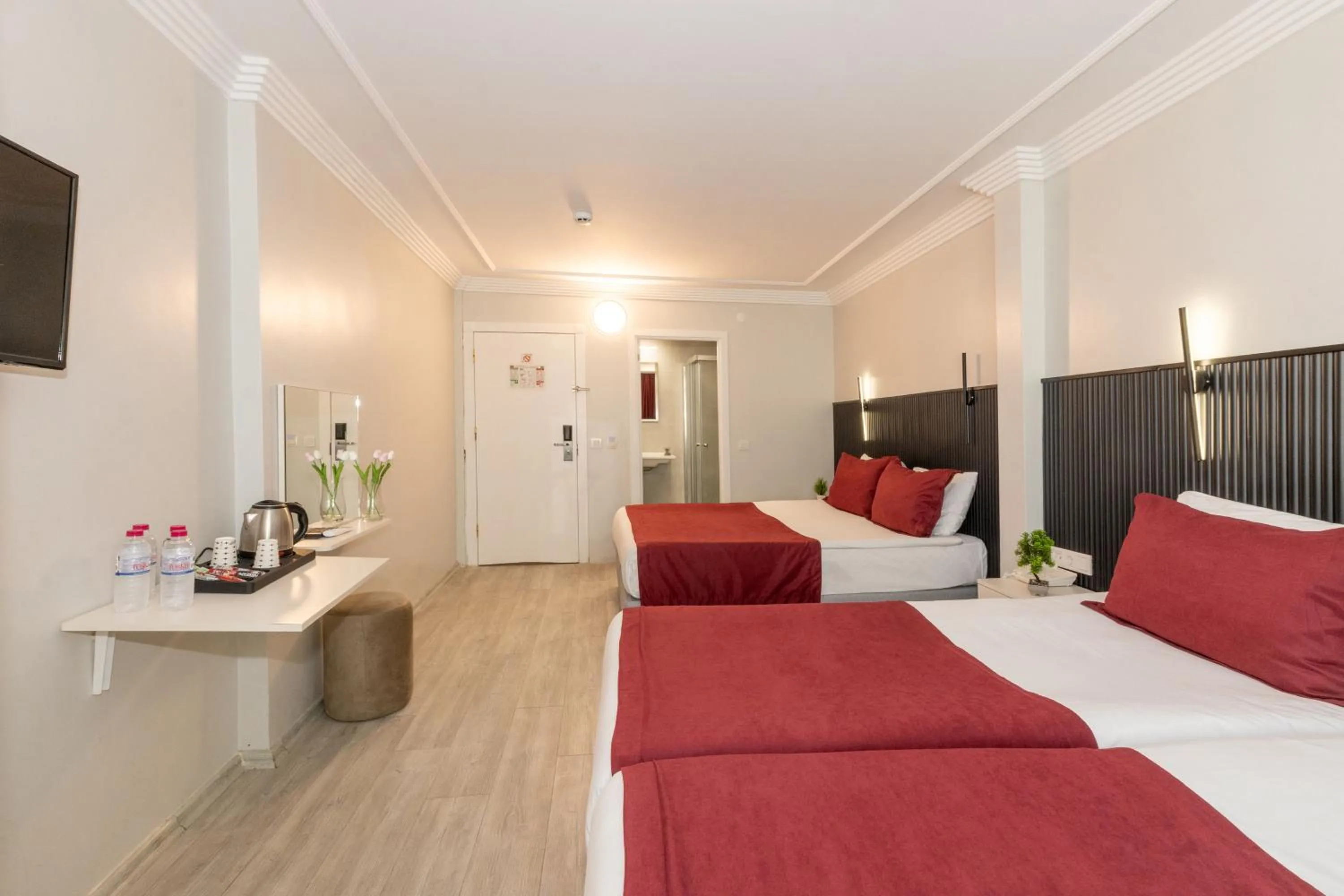 Photo of the whole room, Bed in Istanbul Holiday Hotel