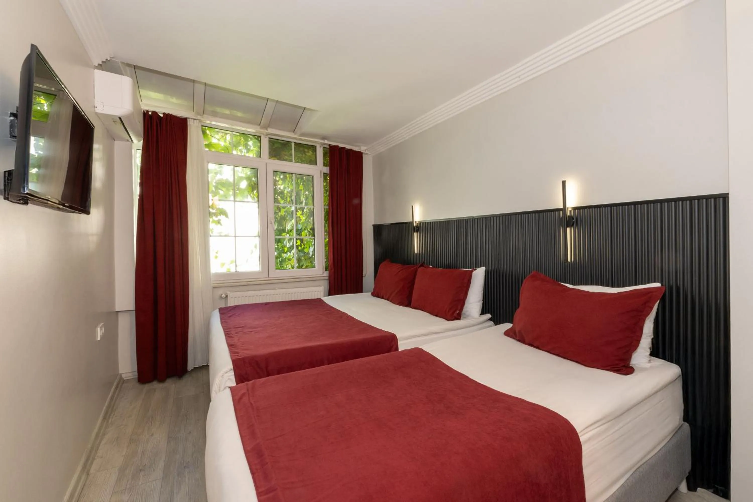 Bed in Istanbul Holiday Hotel