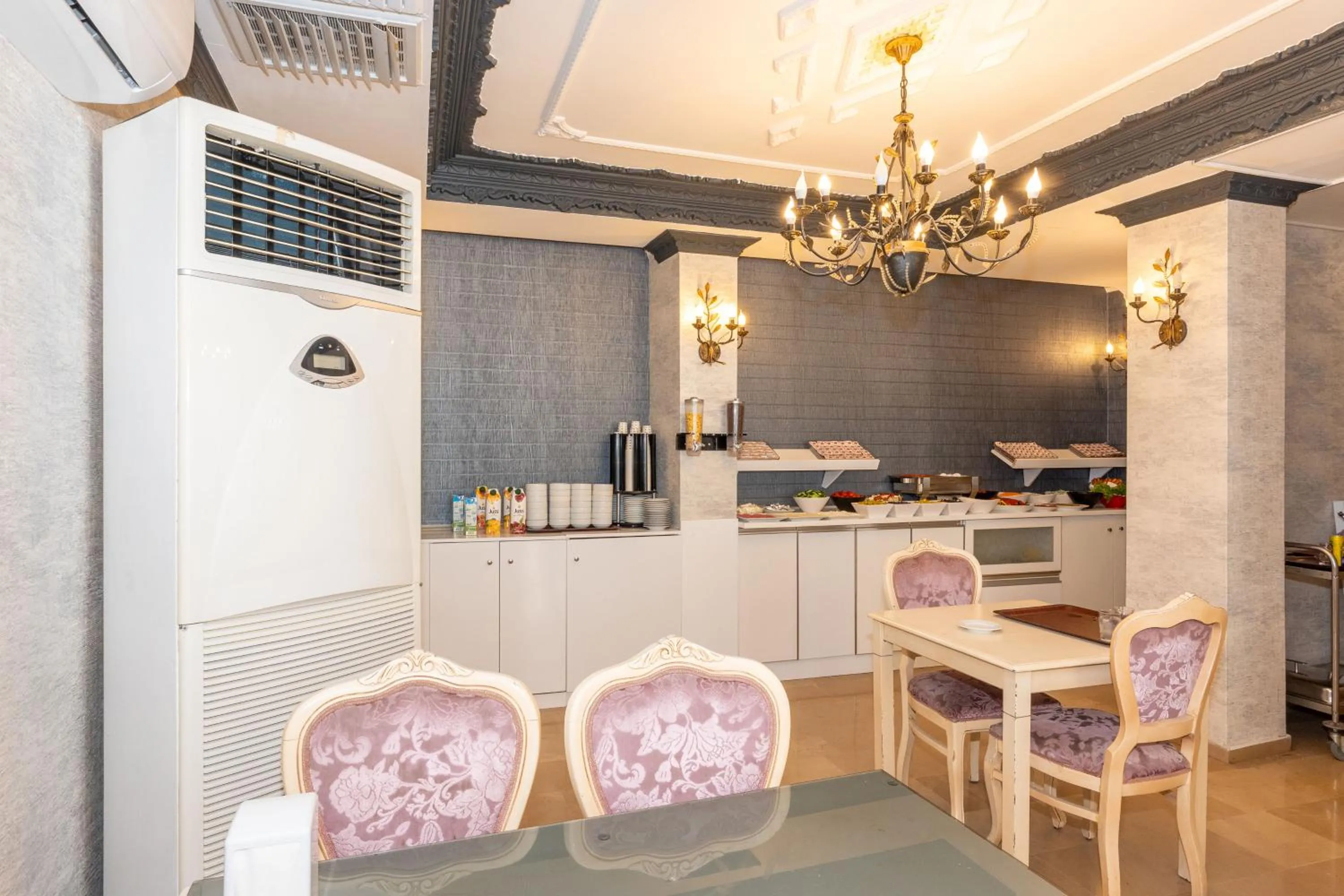 Coffee/tea facilities in Istanbul Holiday Hotel