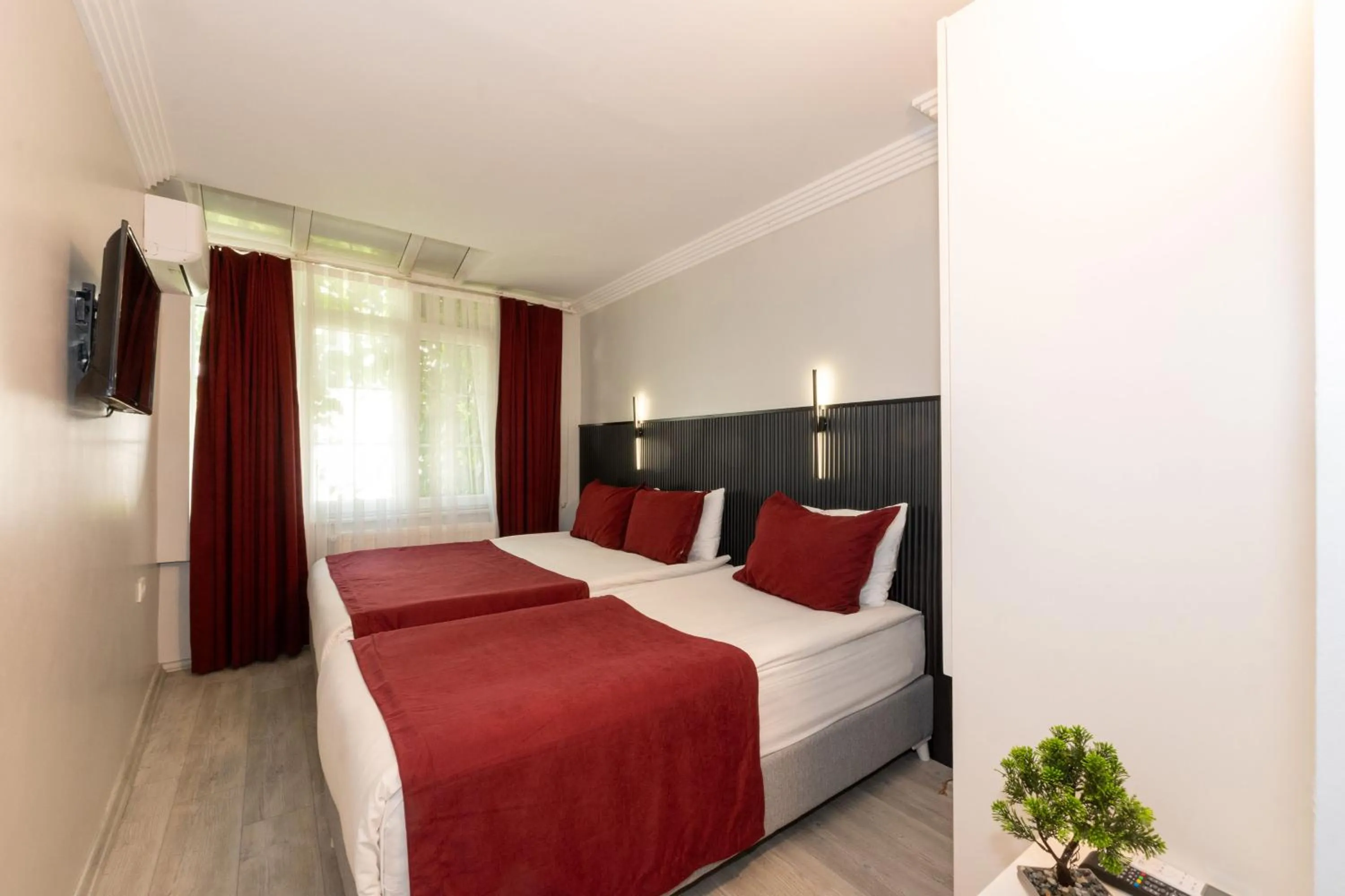 Bed in Istanbul Holiday Hotel