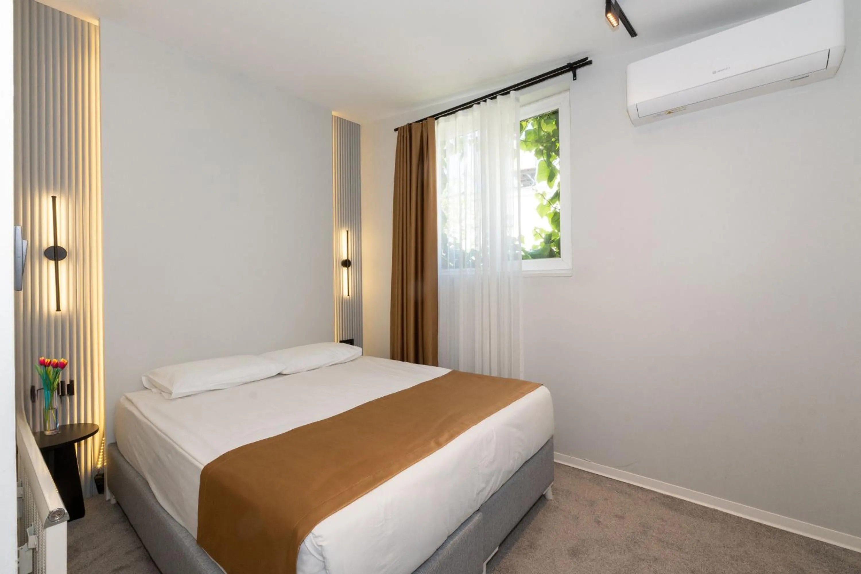 Bed in Istanbul Holiday Hotel