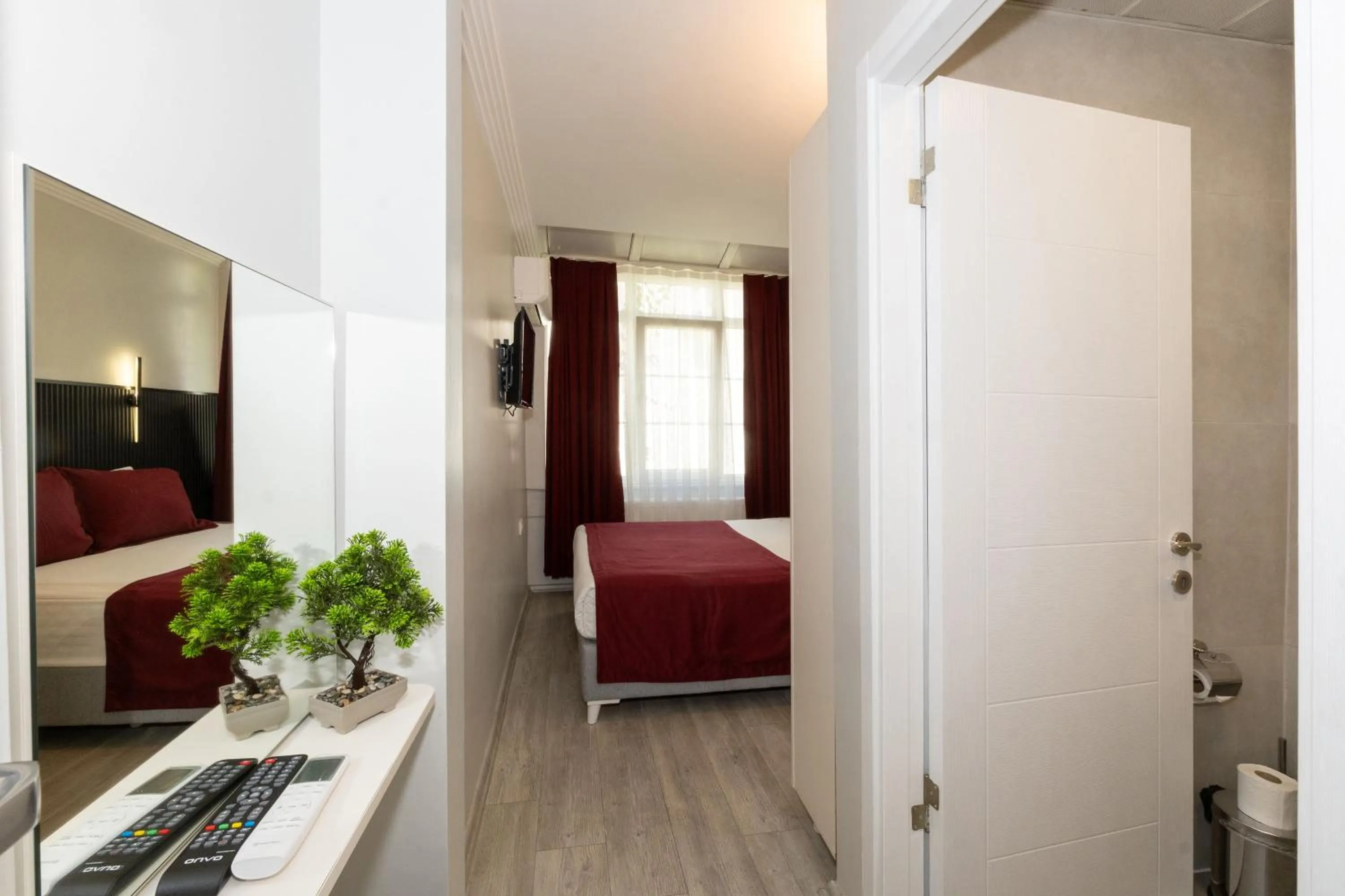 Photo of the whole room, Bed in Istanbul Holiday Hotel