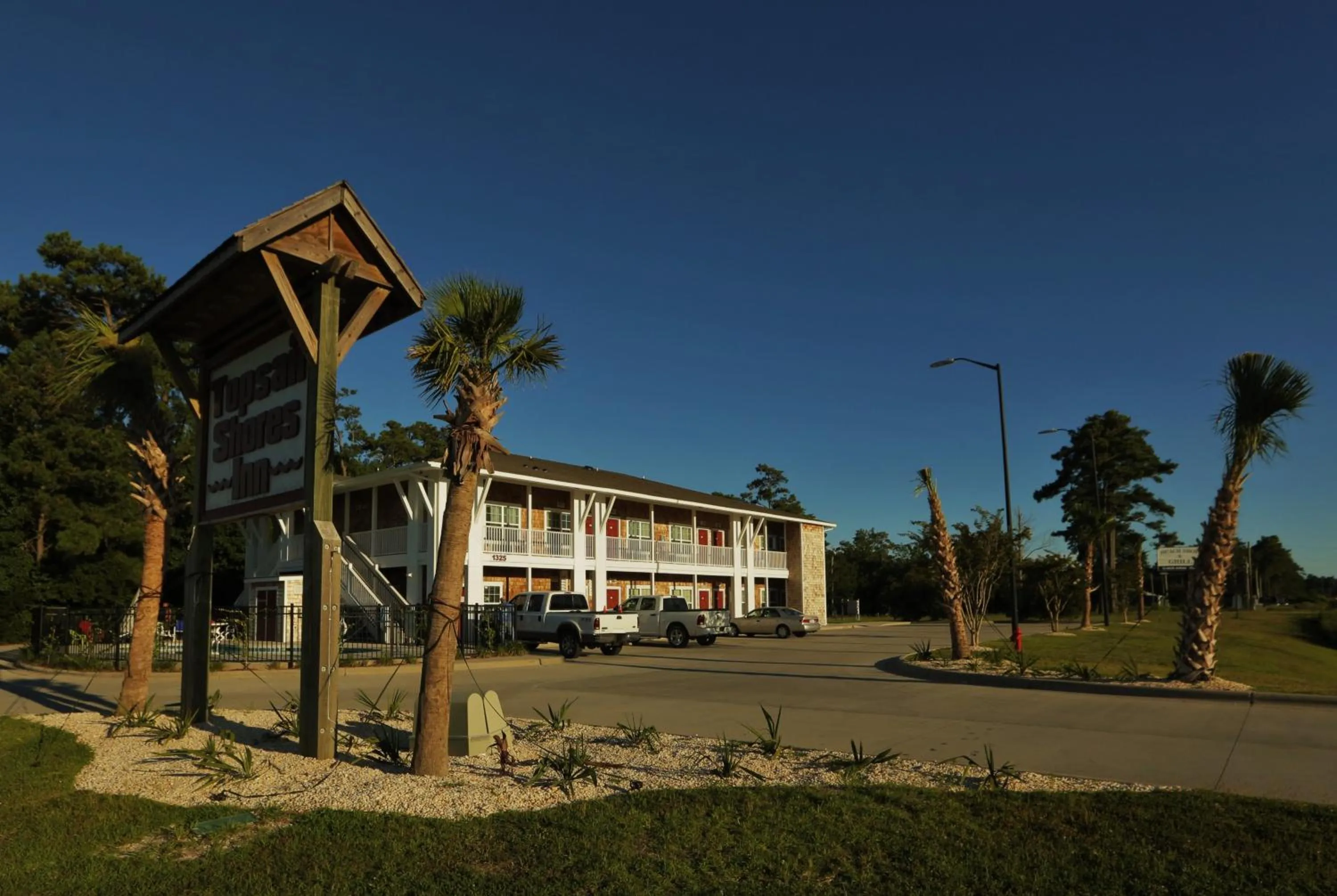 Property building in Topsail Shores Inn