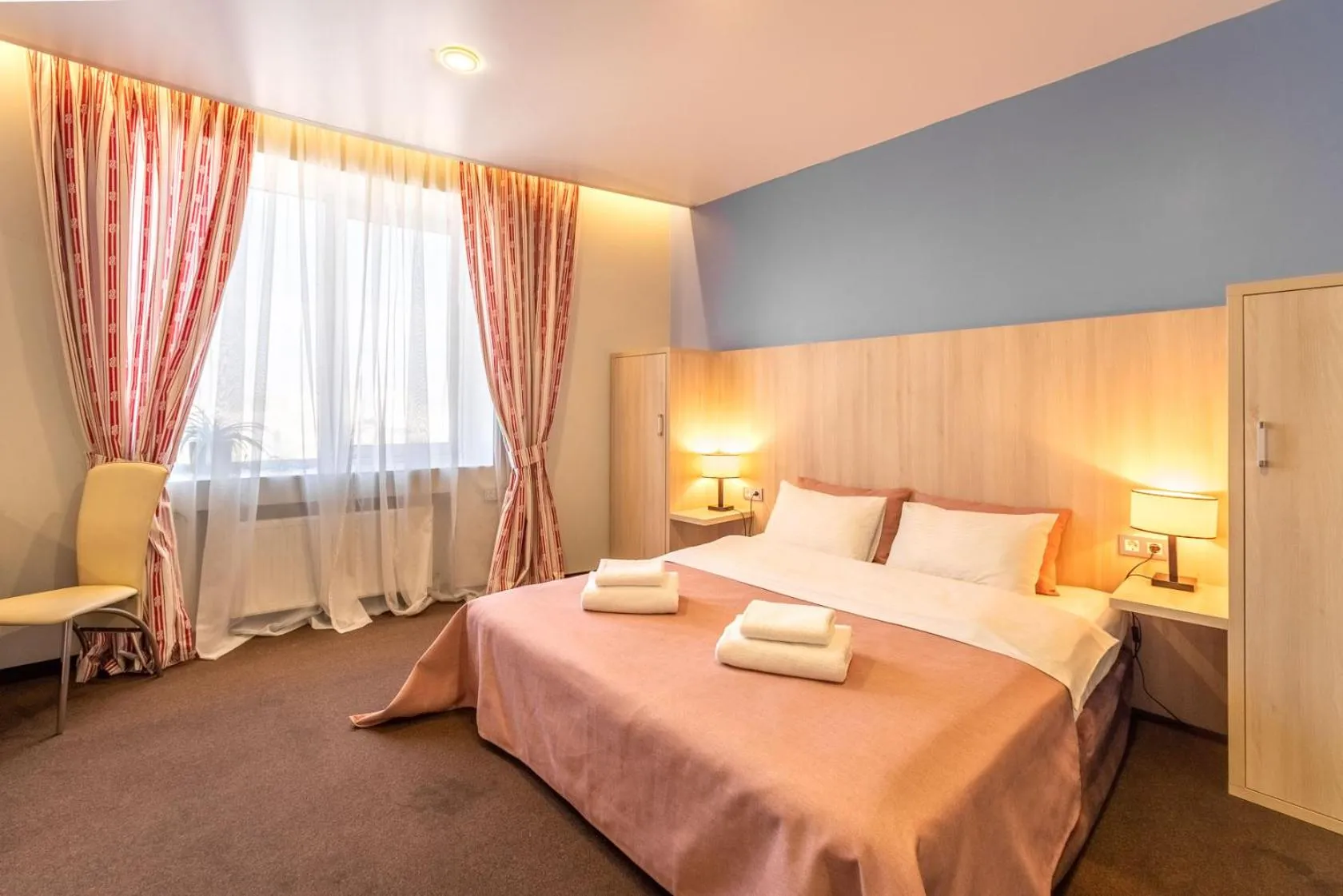 Bed in Mini-hotel People